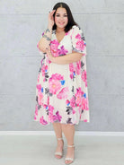 Plisowana sukienka w kwiaty z dekoltem V –moda dla kobiet plus size Stylowa XL