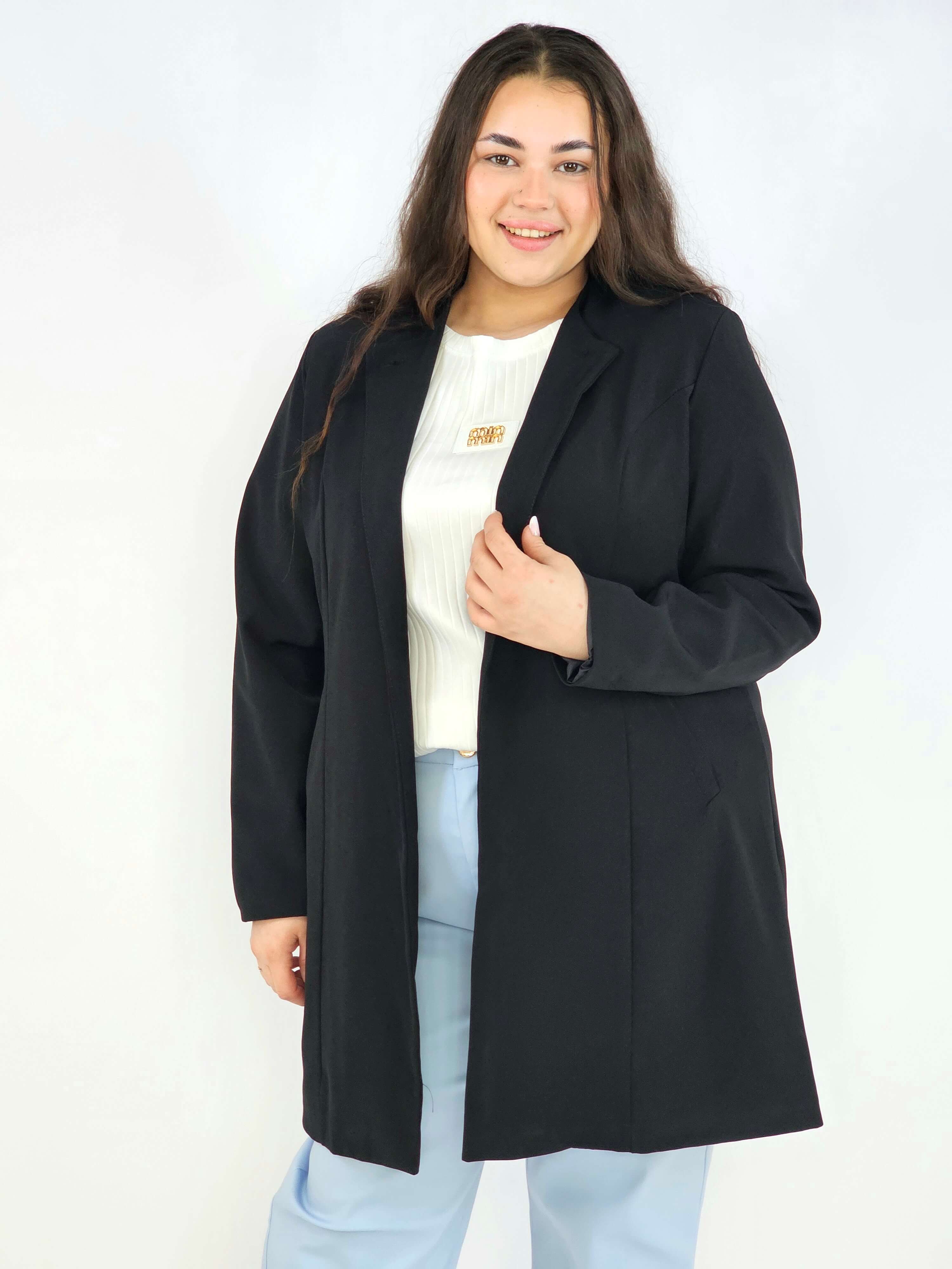 Przedłużana Marynarka Plus Size – Szyk i Komfort w Jednym | StylowaXL Stylowa XL