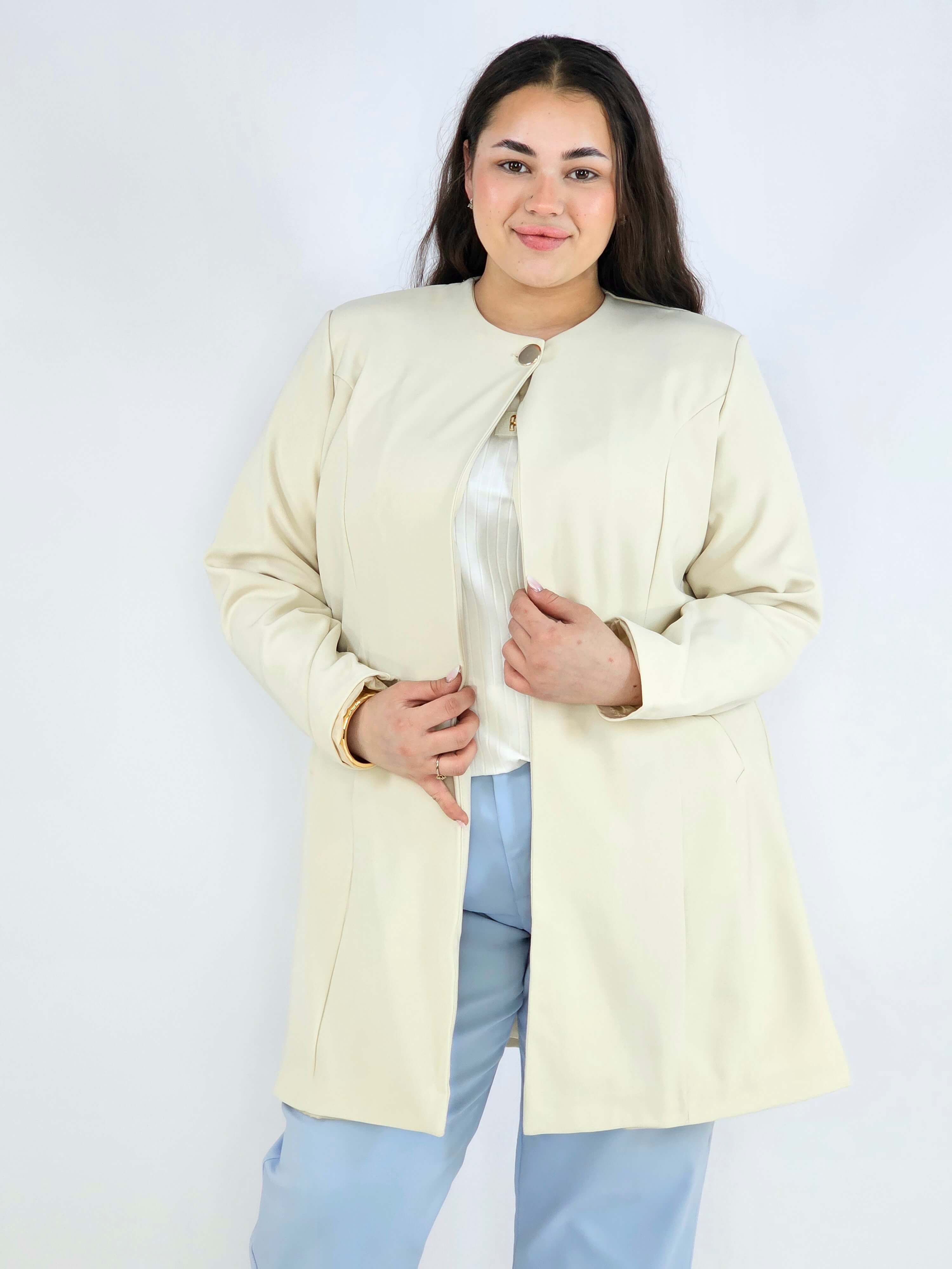 Przedłużana Marynarka Plus Size – Szyk i Komfort w Jednym | StylowaXL Stylowa XL