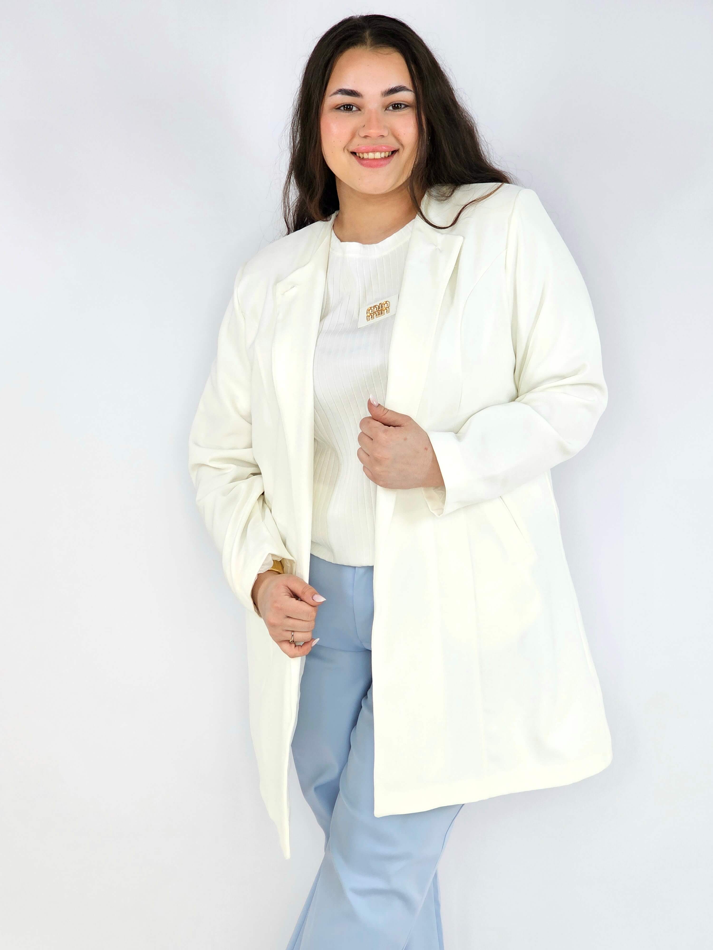 Przedłużana Marynarka Plus Size – Szyk i Komfort w Jednym | StylowaXL Stylowa XL