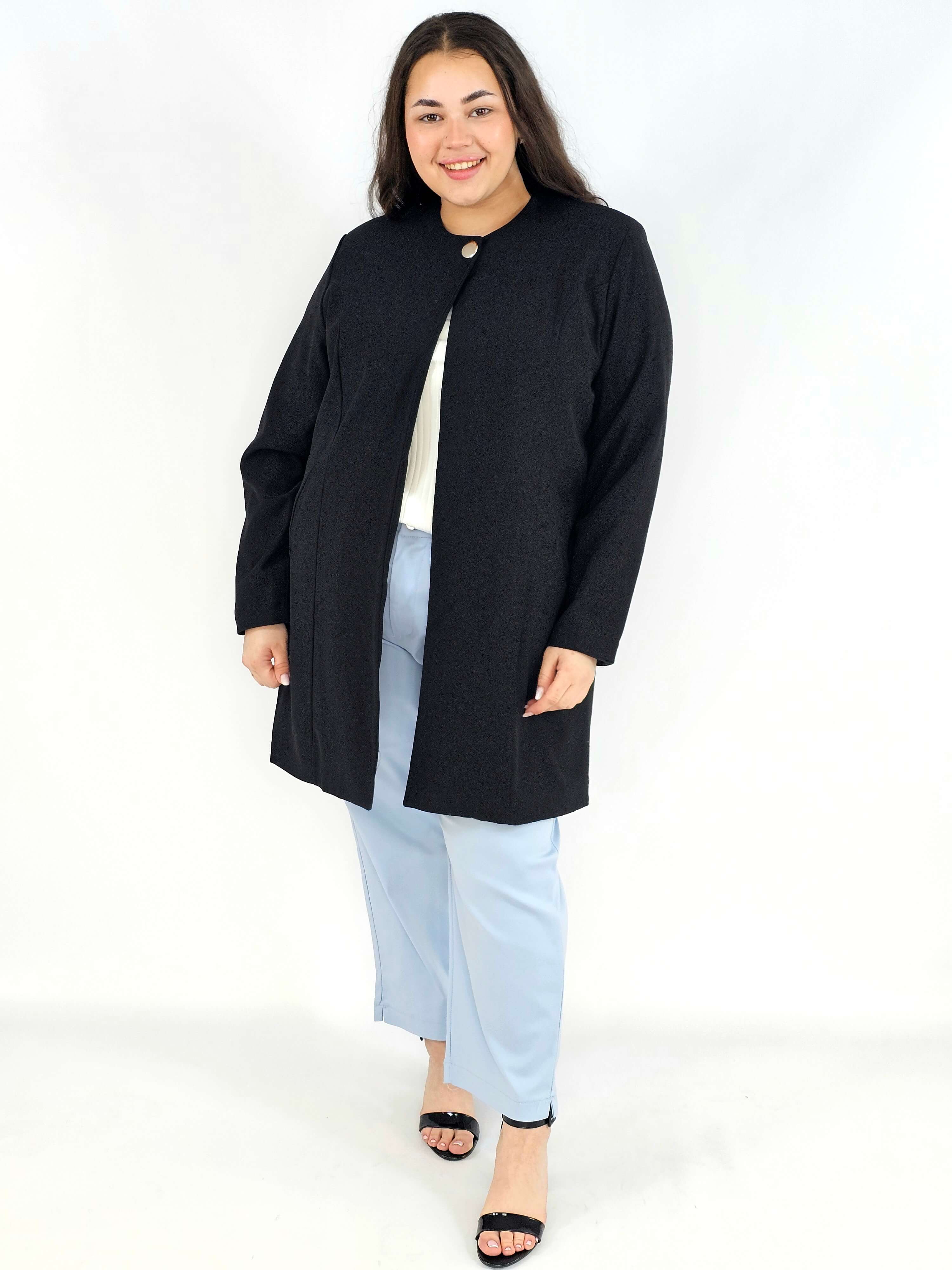Przedłużana Marynarka Plus Size – Szyk i Komfort w Jednym | StylowaXL Stylowa XL