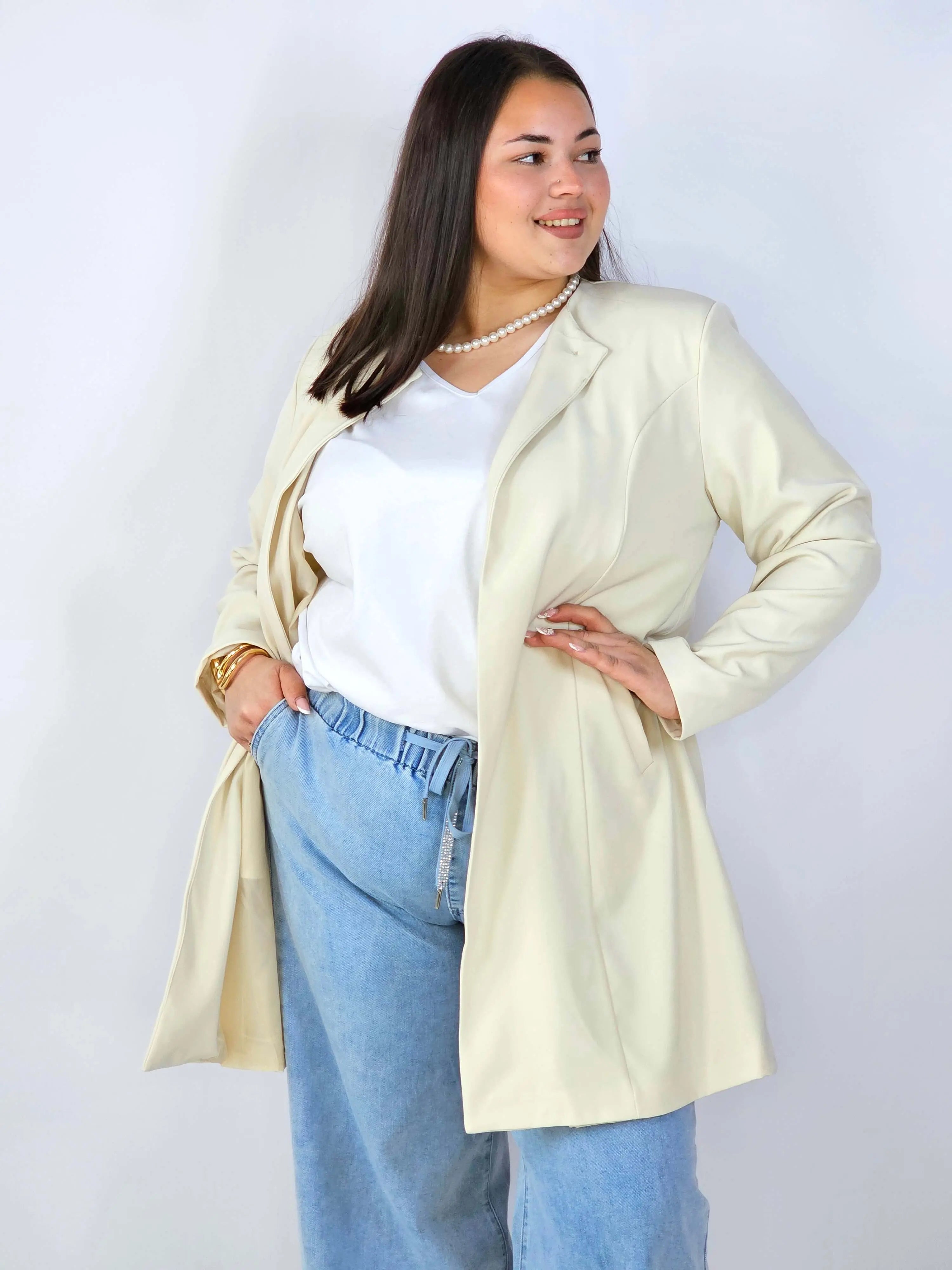 Przedłużana Marynarka Plus Size – Szyk i Komfort w Jednym | StylowaXL Stylowa XL