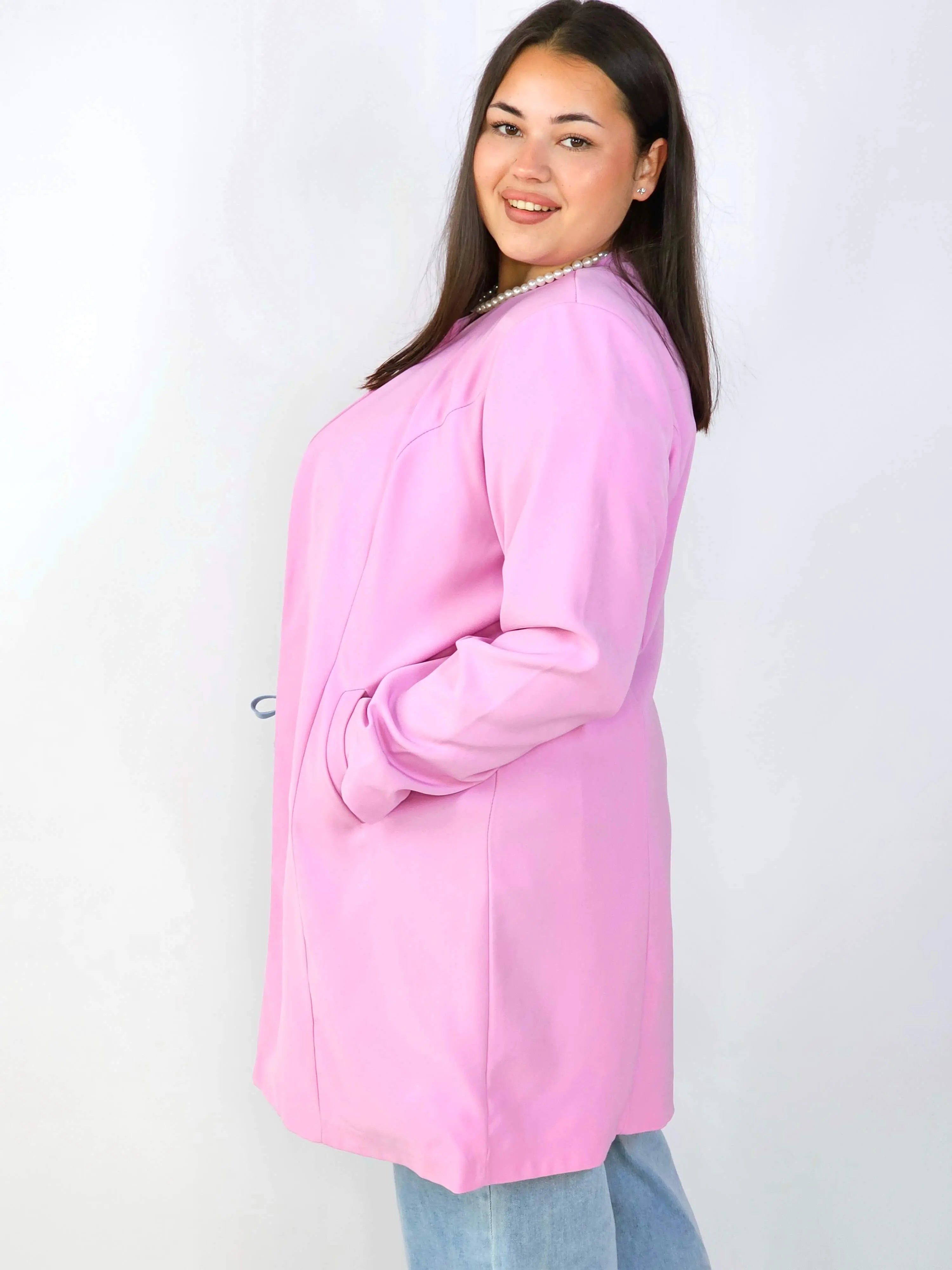 Przedłużana Marynarka Plus Size – Szyk i Komfort w Jednym | StylowaXL Stylowa XL
