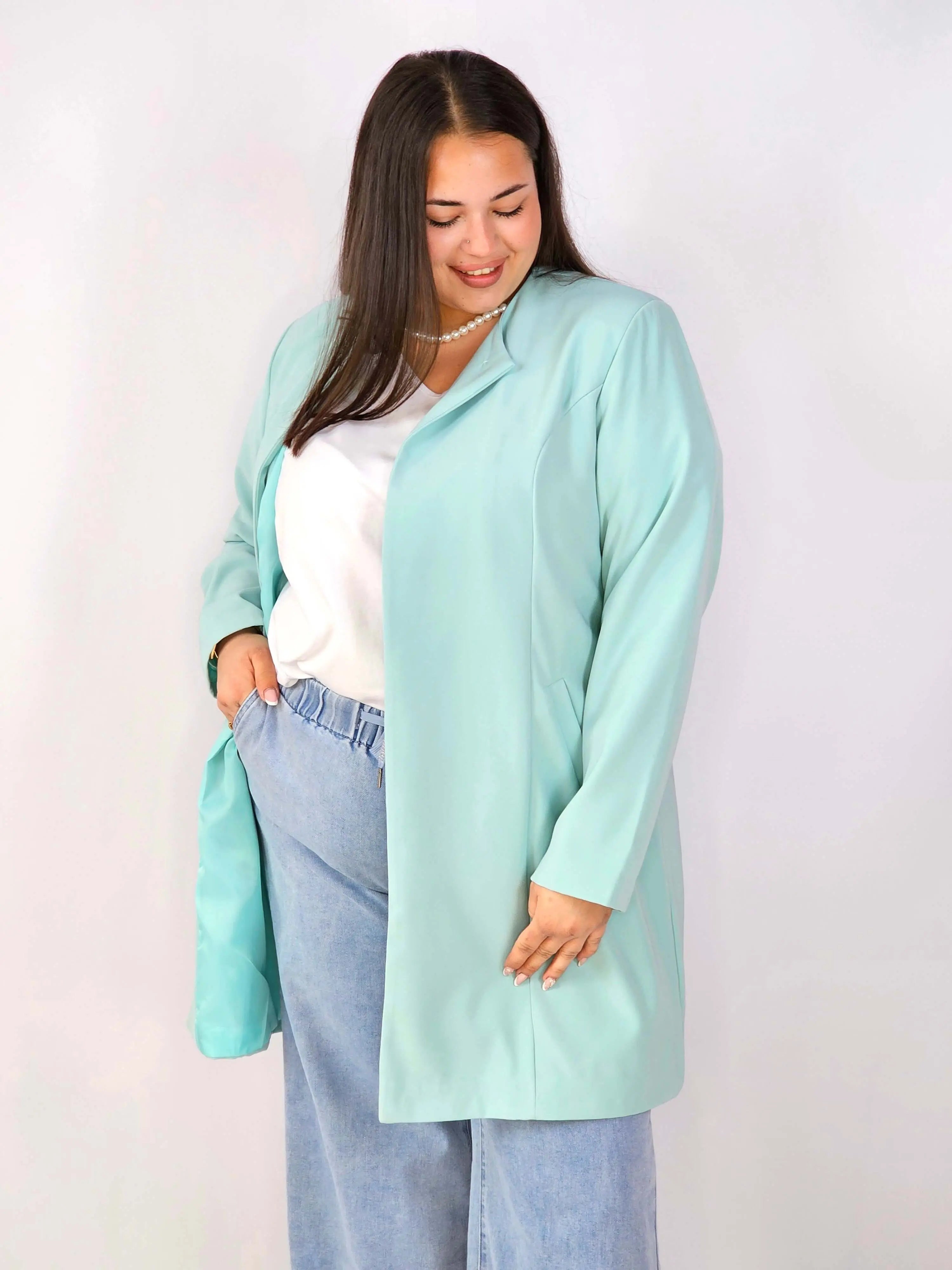 Przedłużana Marynarka Plus Size – Szyk i Komfort w Jednym | StylowaXL Stylowa XL
