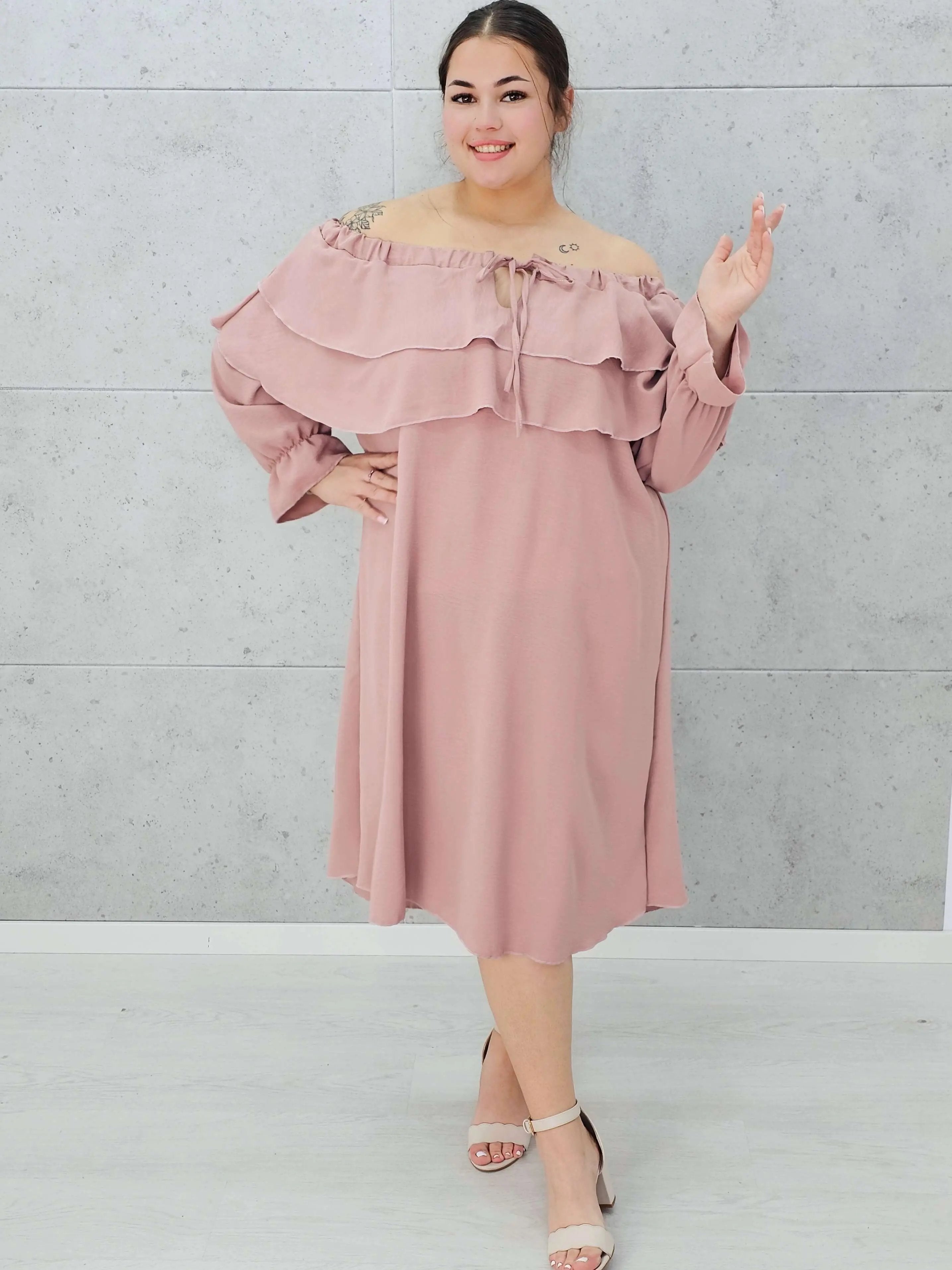 Pudrowa sukienka hiszpanka Stylowa XL