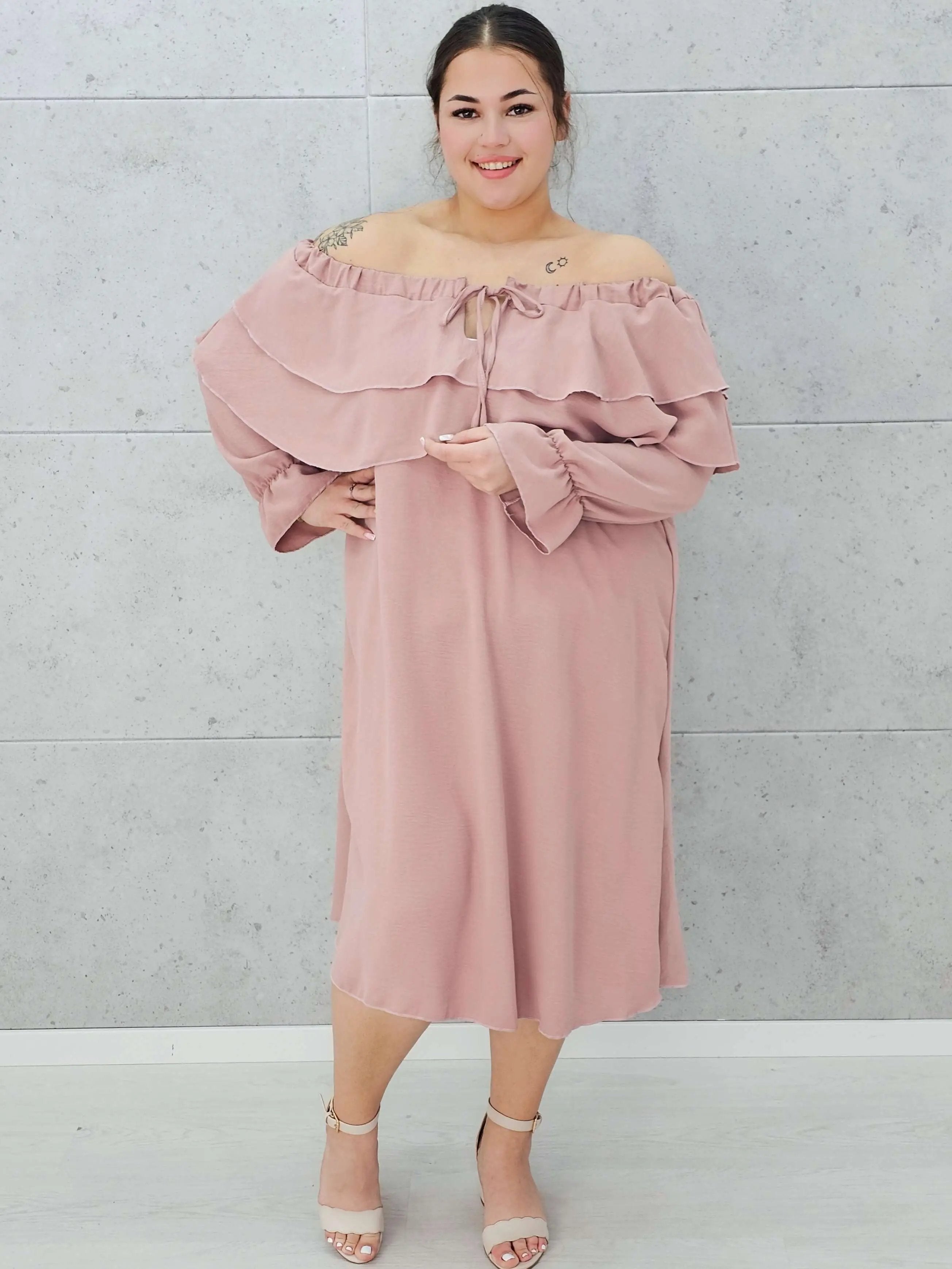 Pudrowa sukienka hiszpanka Stylowa XL