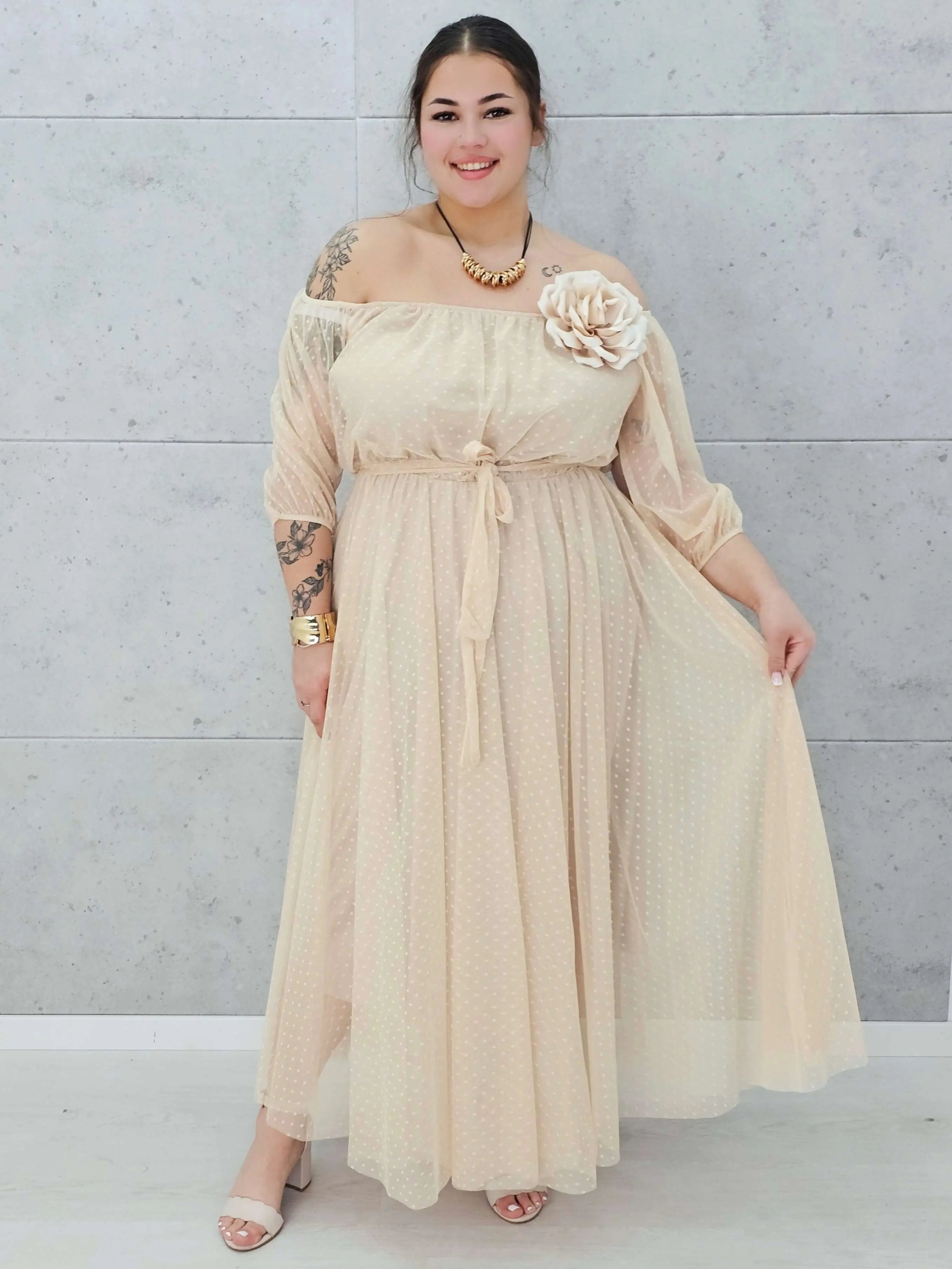 Romantyczna sukienka tiulowa z kwiatem Stylowa XL