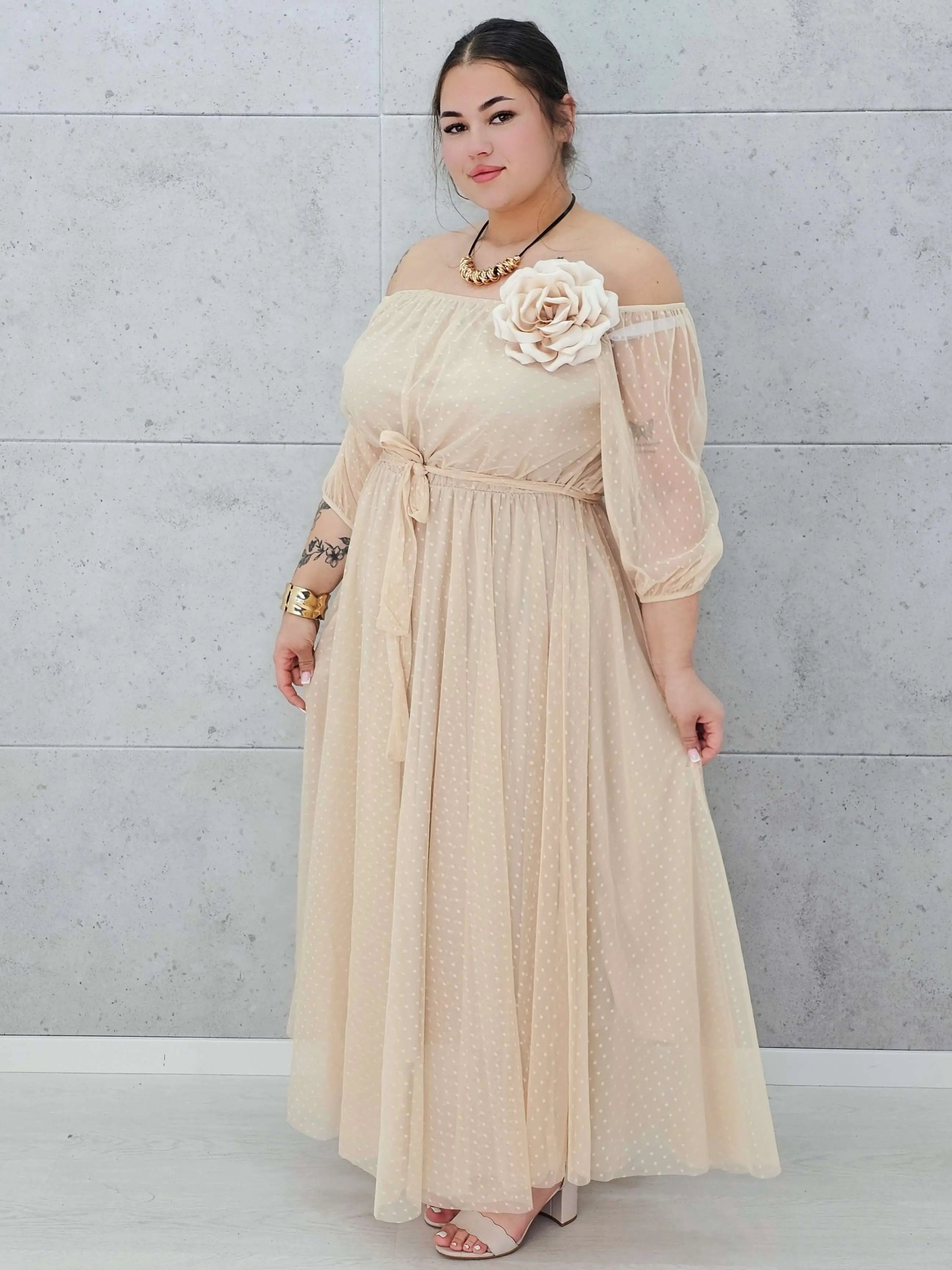 Romantyczna sukienka tiulowa z kwiatem Stylowa XL