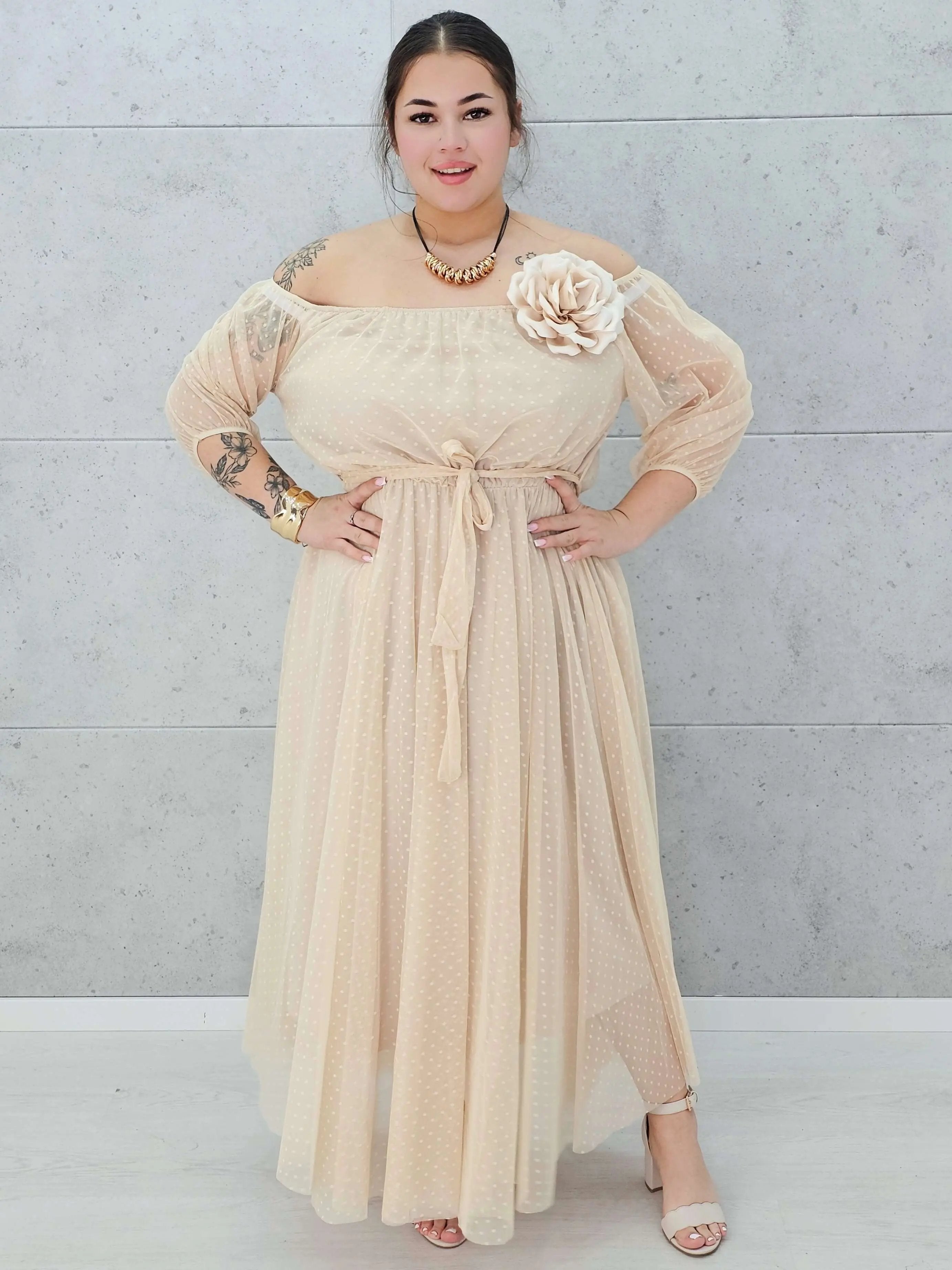 Romantyczna sukienka tiulowa z kwiatem Stylowa XL