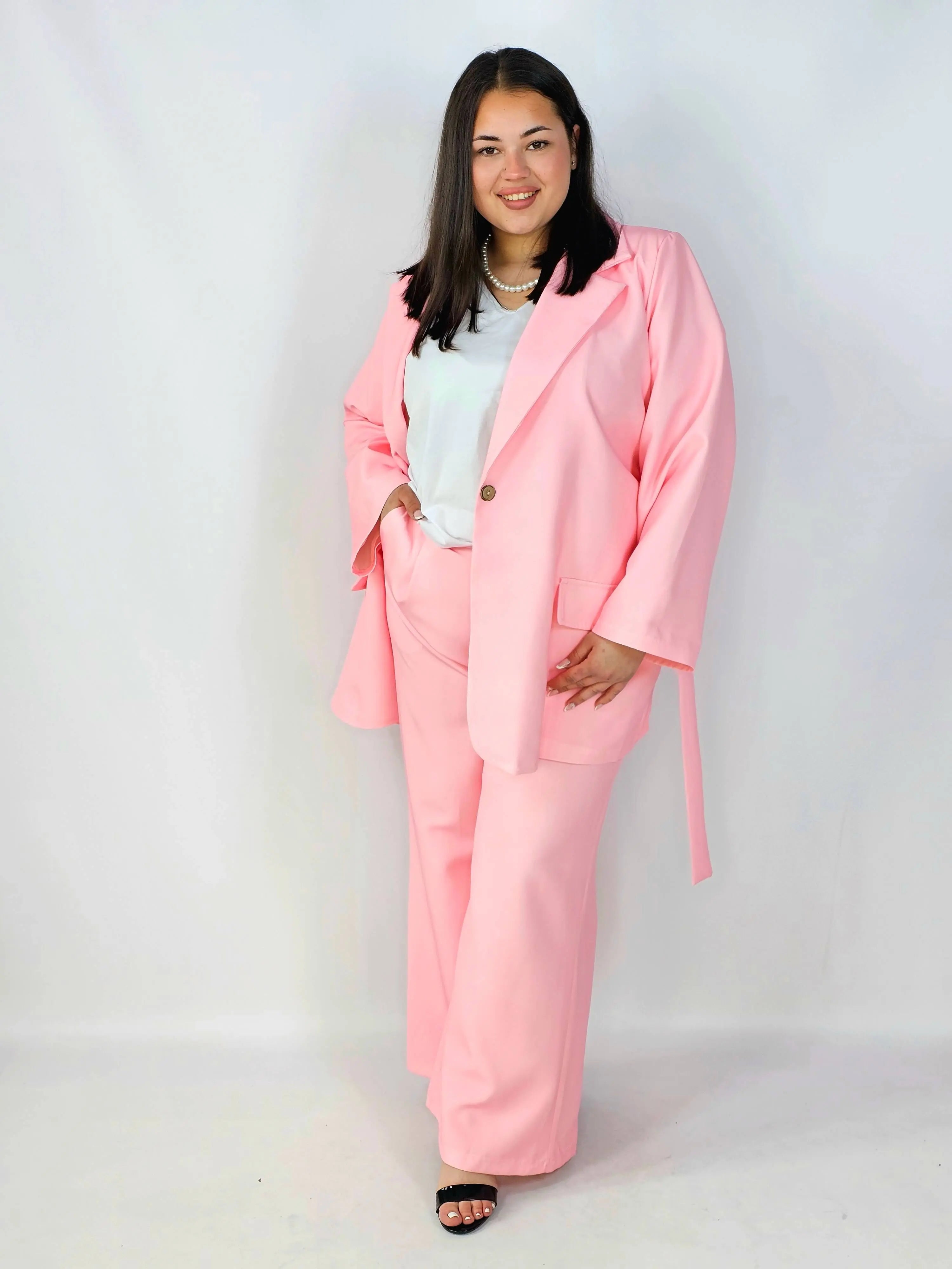 Różowy Komplet Plus Size StylowaXL – Kobieca Elegancja z Nutą Odwagi Stylowa XL