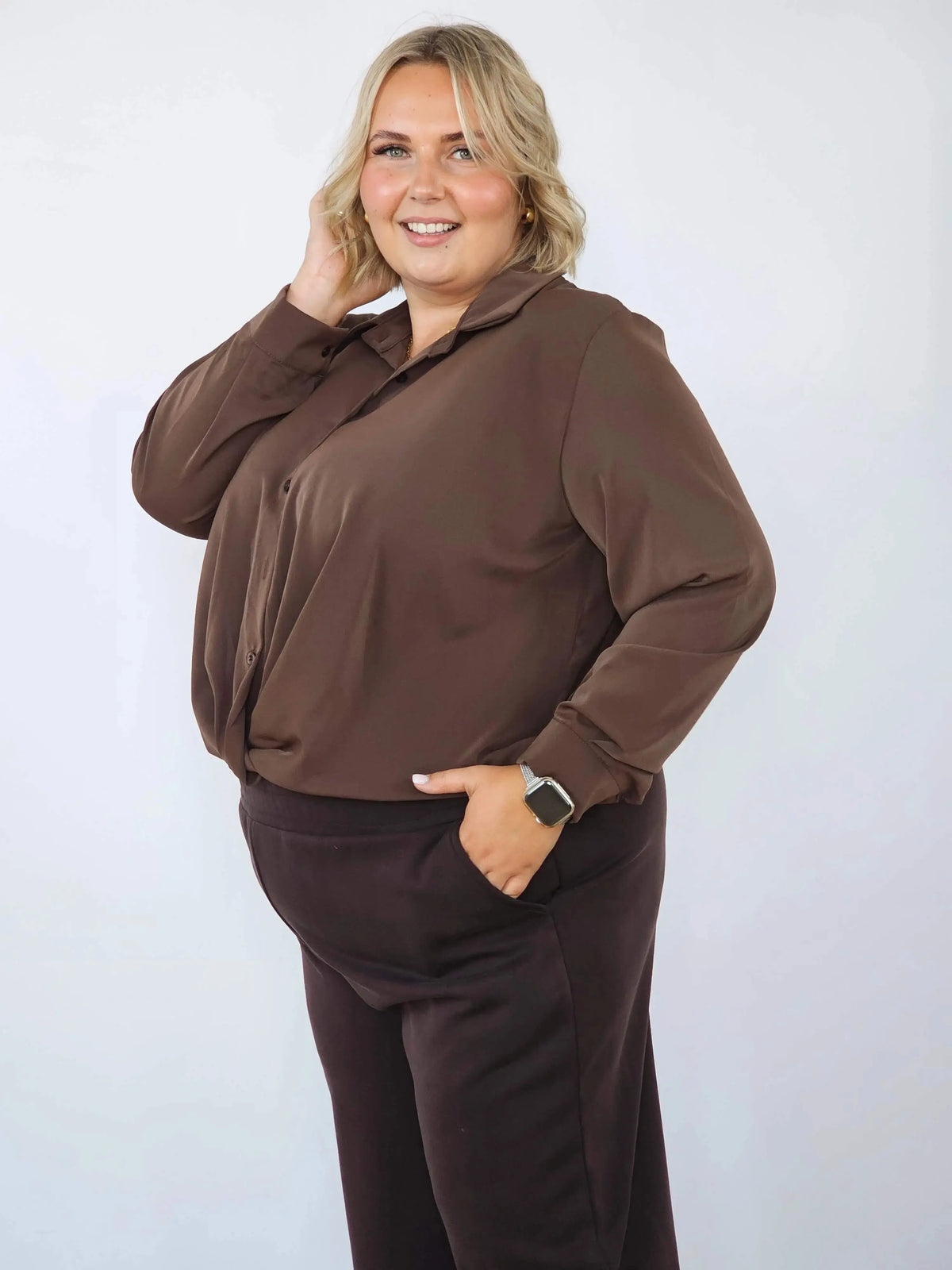 Satynowa koszula plus size z wiązaniem – elegancka bluzka koszulowa XXL Stylowa XL