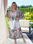 Satynowa sukienka z subtelnym połyskiem w kilku kolorach Stylowa XL