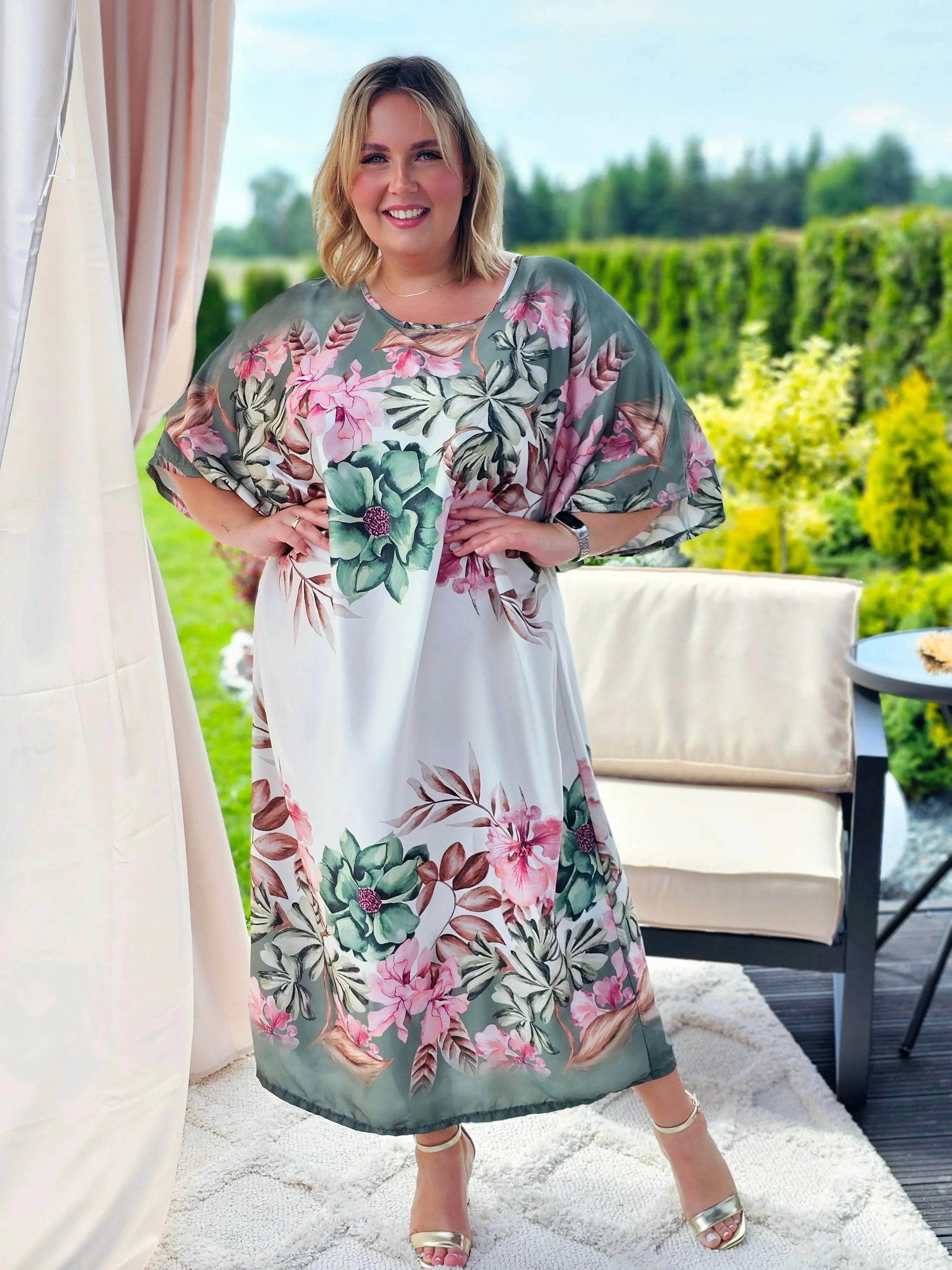 Satynowa sukienka z subtelnym połyskiem w kilku kolorach Stylowa XL