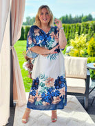 Satynowa sukienka z subtelnym połyskiem w kilku kolorach Stylowa XL