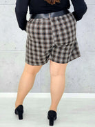 Spodenki plus size w kratkę – elegancki akcent w modzie XXL  Stylowa XL Stylowa XL