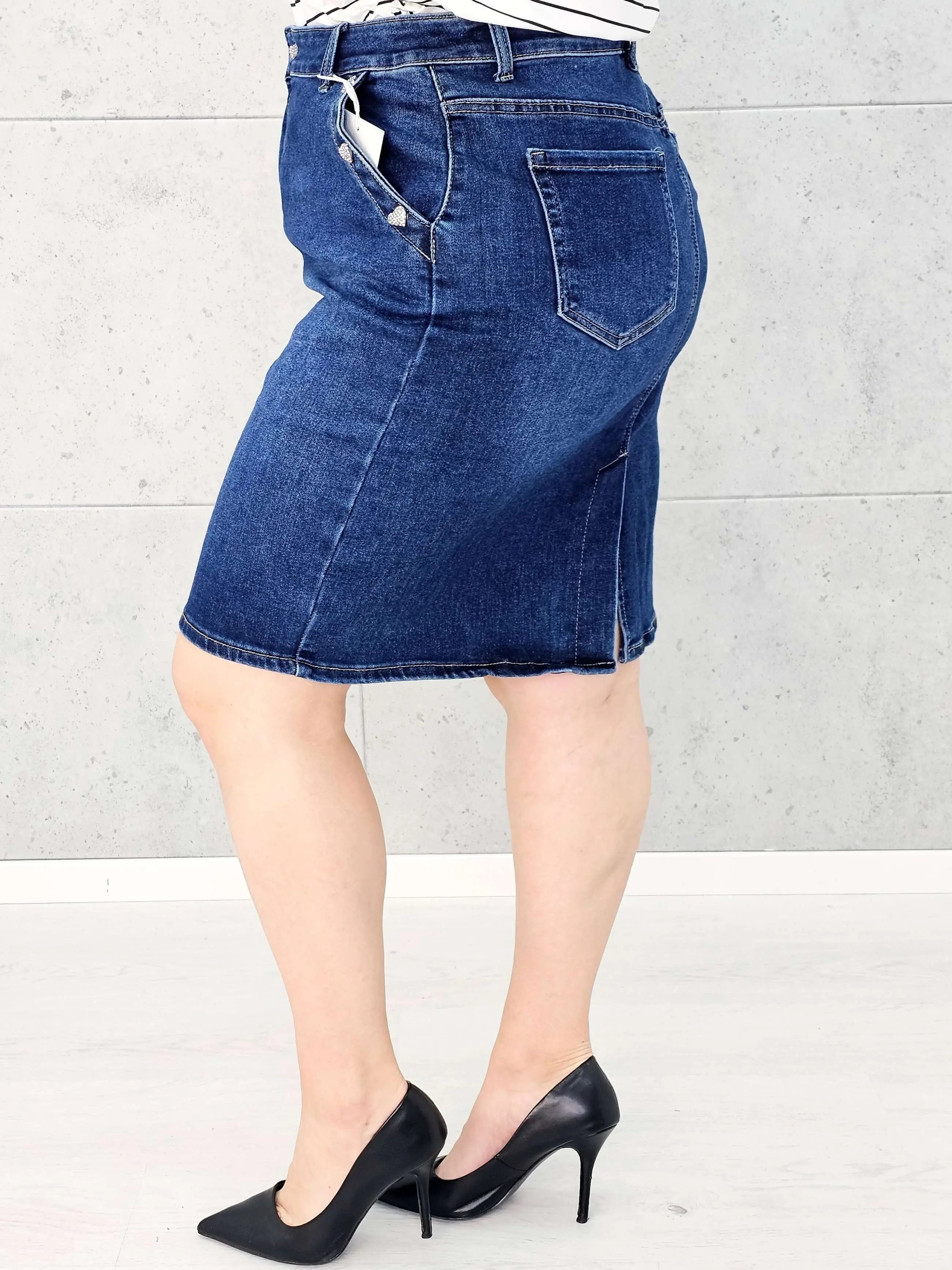 Spódnica jeansowa StylowaXL – kobiecy fason w modzie plus size Stylowa XL