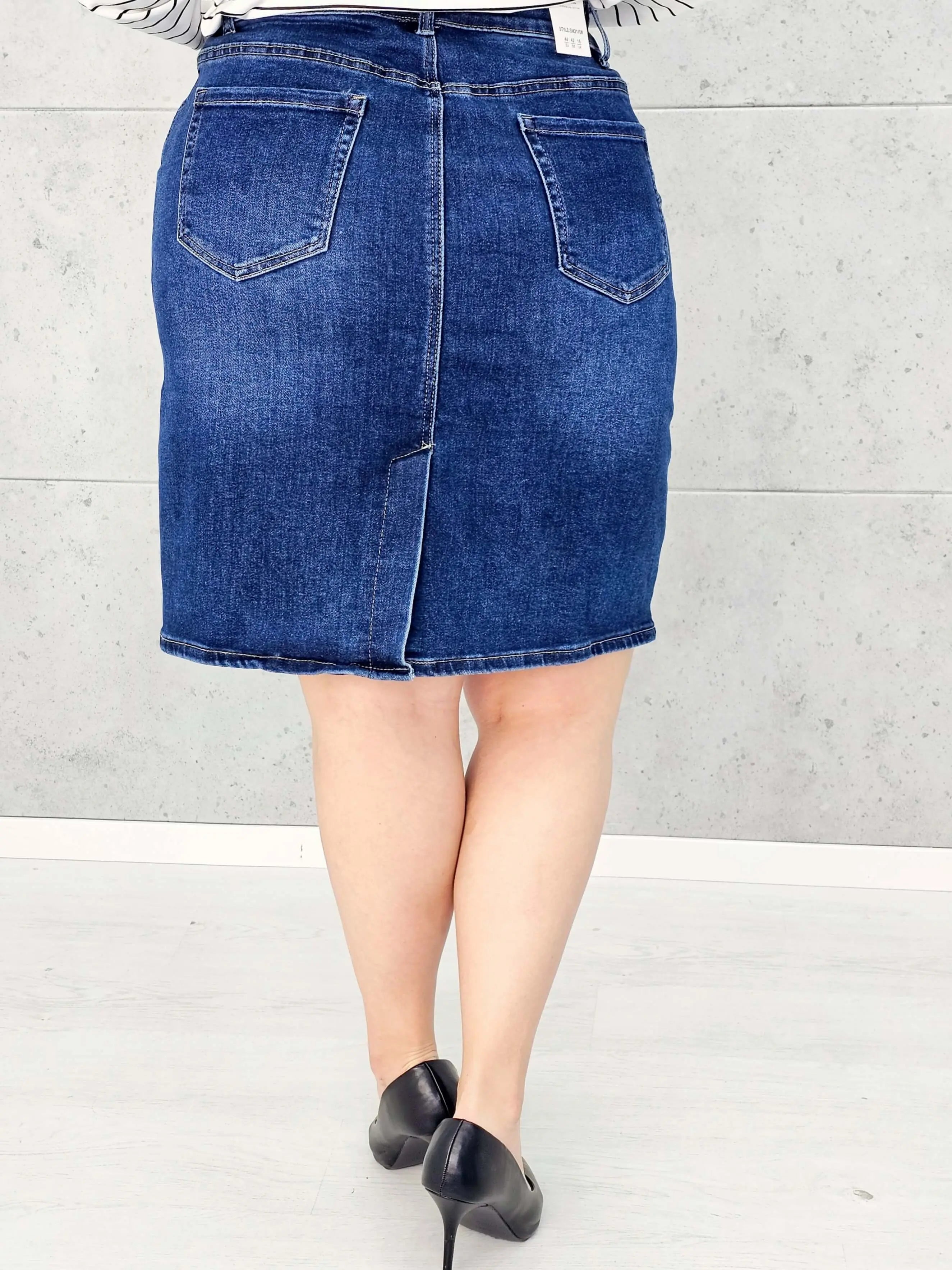Spódnica jeansowa StylowaXL – kobiecy fason w modzie plus size Stylowa XL