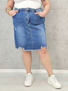 Spódnica jeansowa plus size z postrzępionym dołem — Stylowa i wygodna Stylowa XL