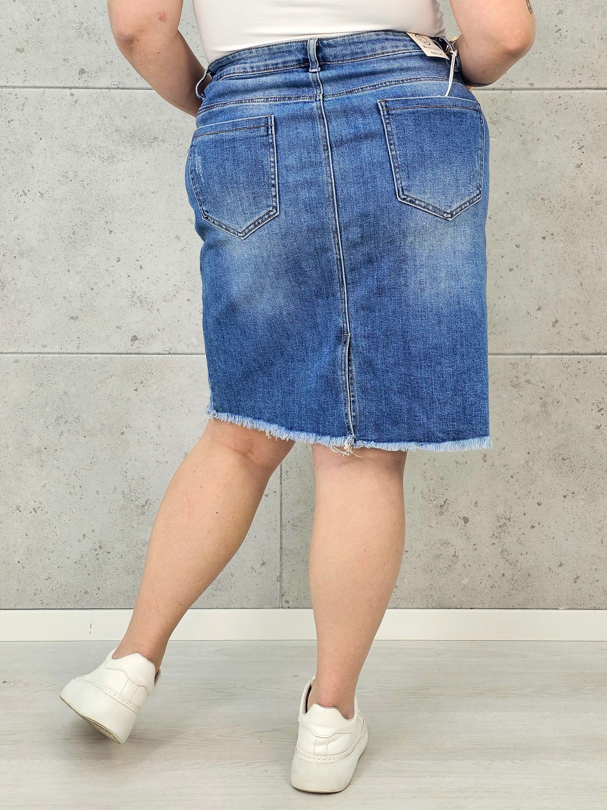 Spódnica jeansowa plus size z postrzępionym dołem — Stylowa i wygodna Stylowa XL