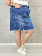Spódnica jeansowa plus size z postrzępionym dołem — Stylowa i wygodna Stylowa XL
