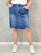 Spódnica jeansowa plus size z postrzępionym dołem — Stylowa i wygodna Stylowa XL