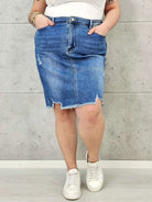 Spódnica jeansowa plus size z postrzępionym dołem. Stylowa i wygodna Stylowa XL
