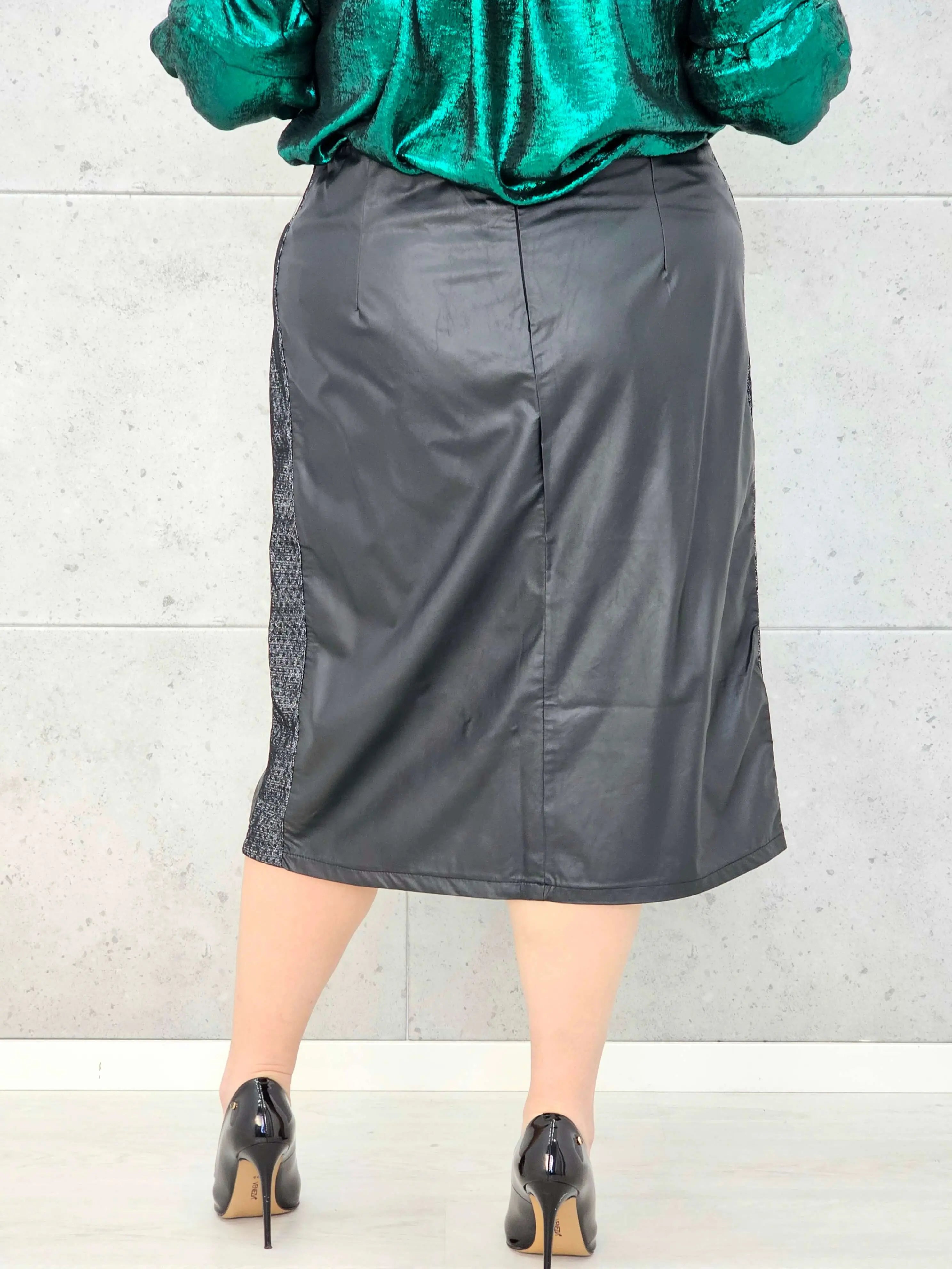 Spódnica midi plus size z ekoskóry i tkaniną strukturalną Stylowa XL