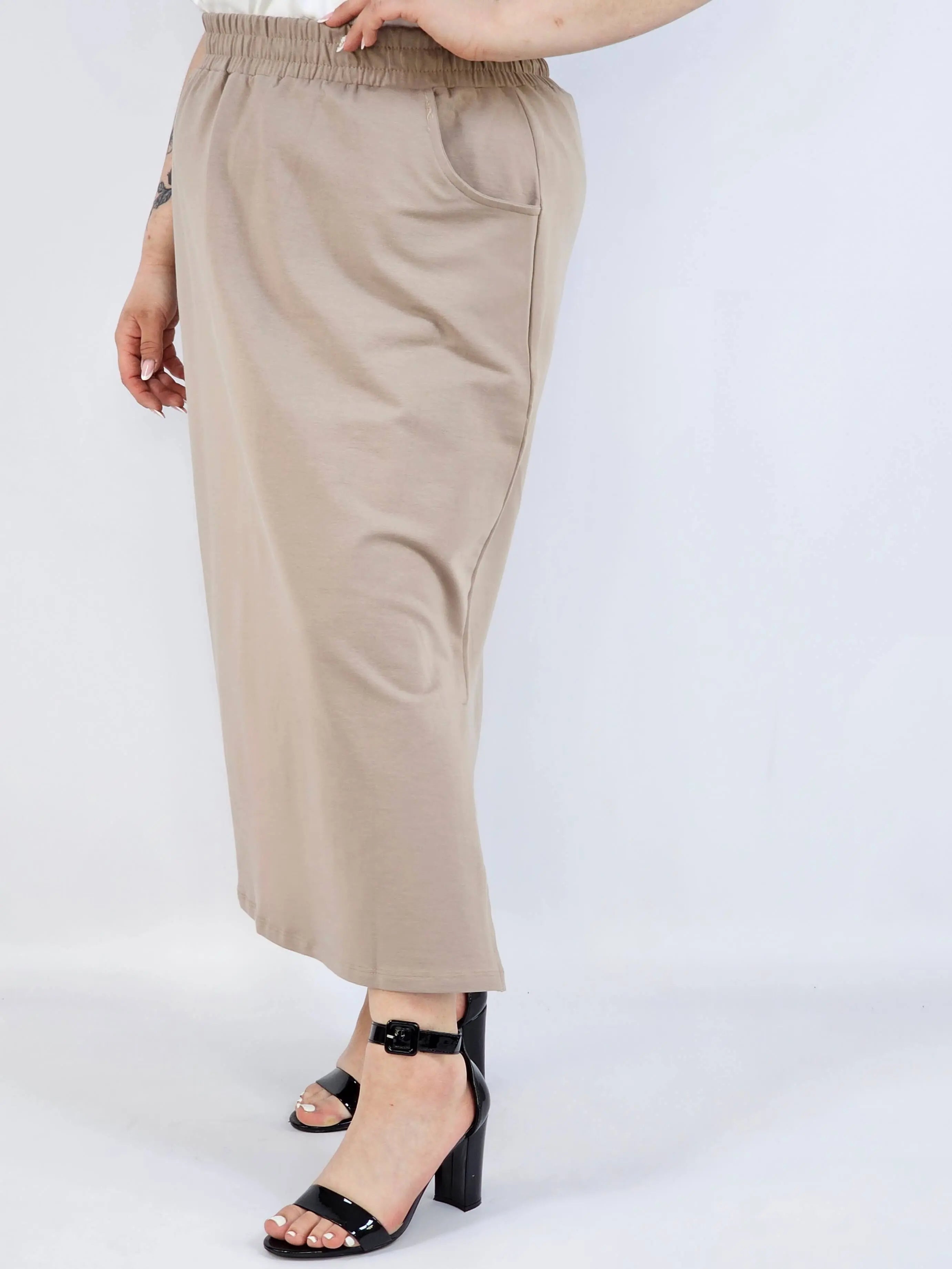 Spódnica midi plus size z kieszeniami – stylowa, wygodna i kobieca Stylowa XL