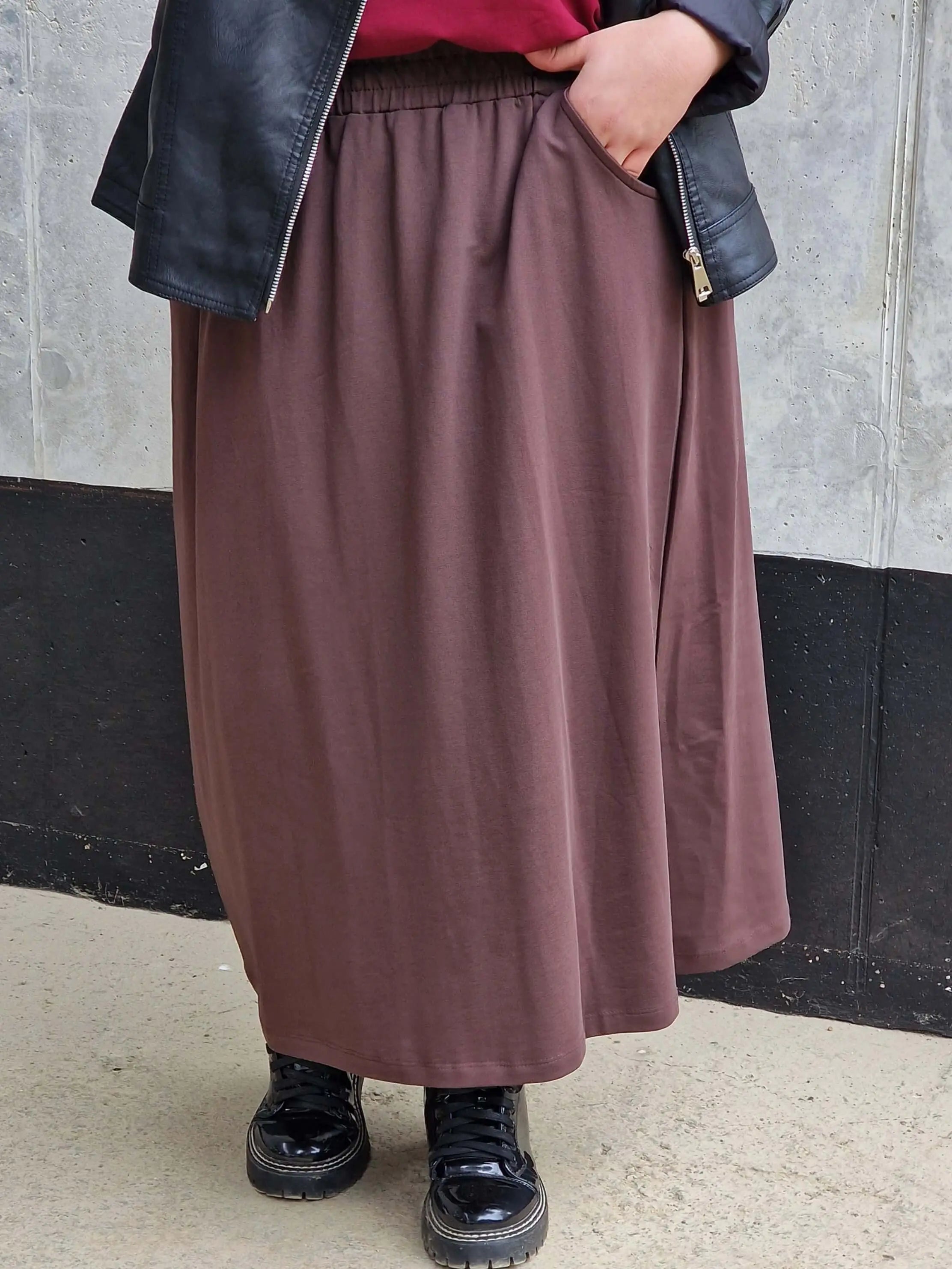 Spódnica midi plus size z kieszeniami – stylowa, wygodna i kobieca Stylowa XL