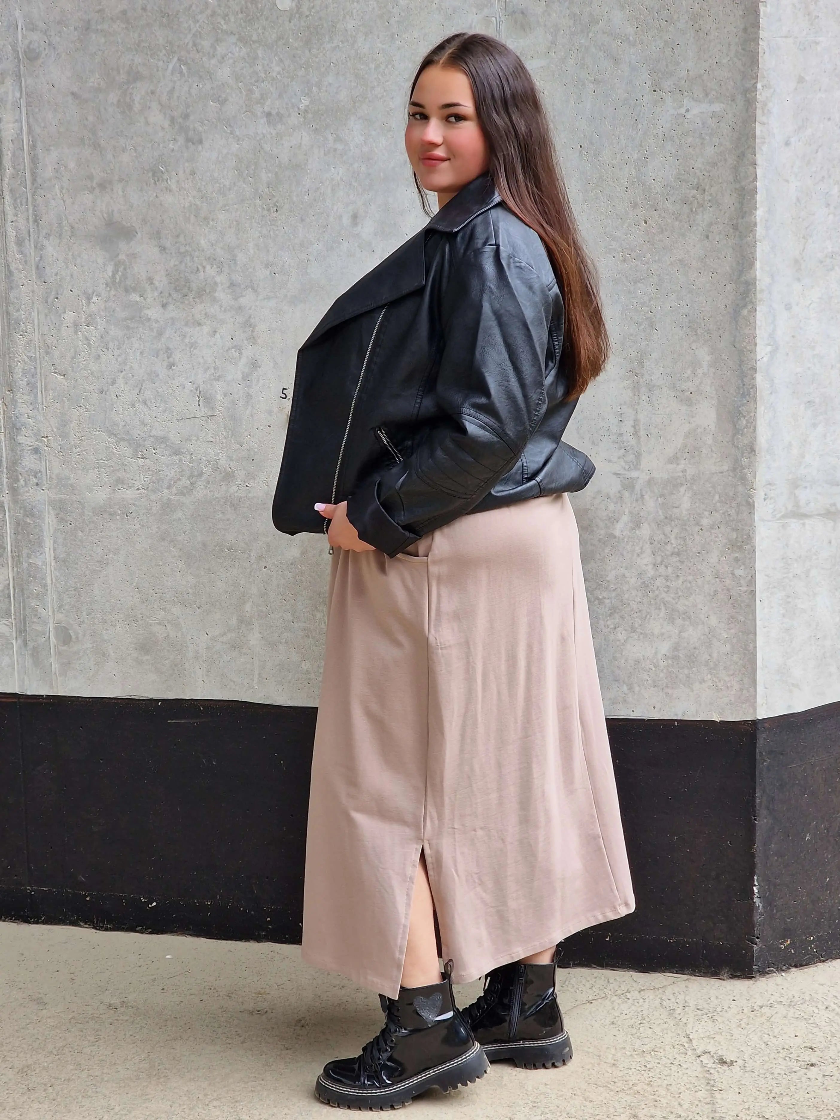 Spódnica midi plus size z kieszeniami – stylowa, wygodna i kobieca Stylowa XL