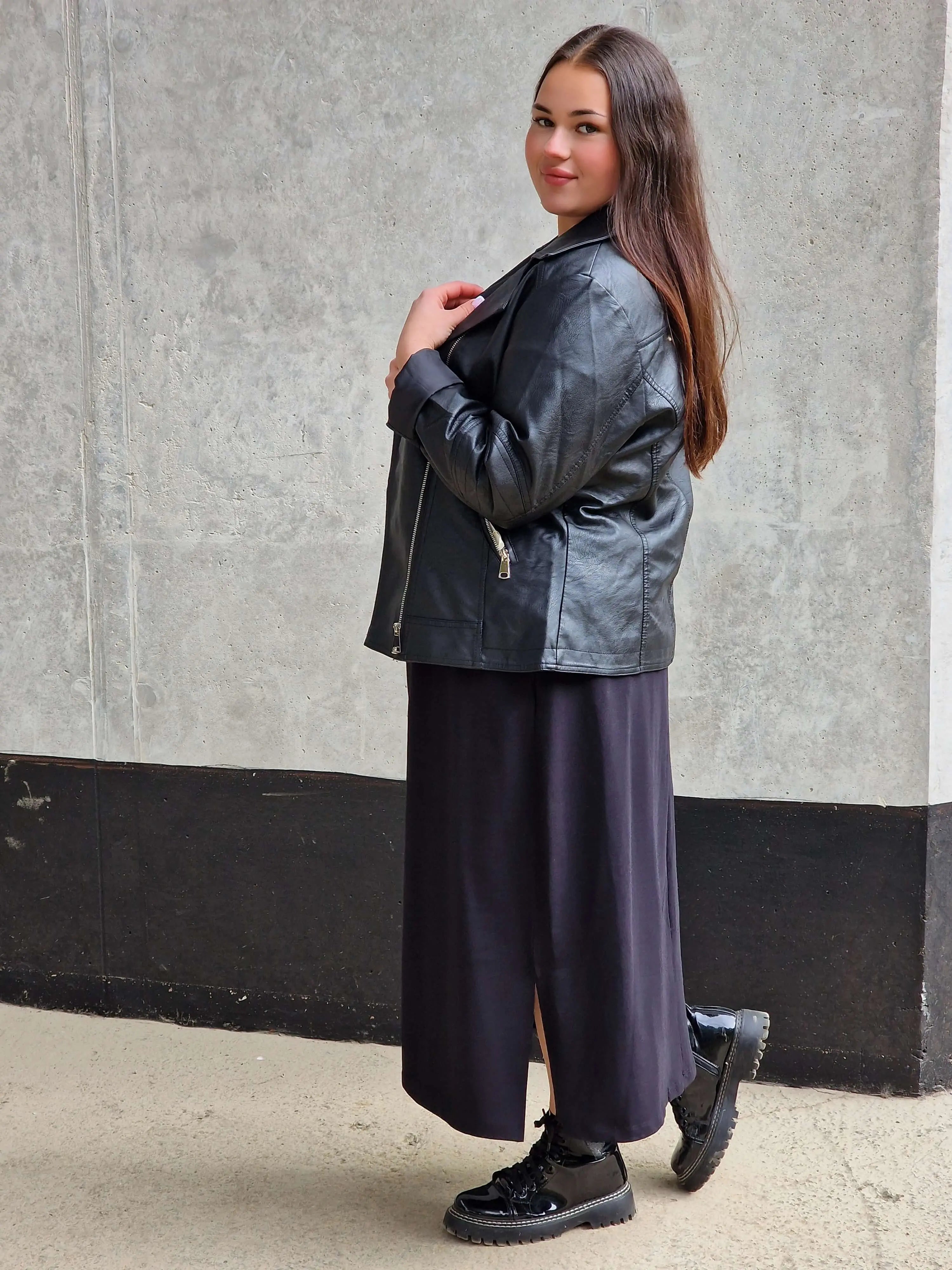 Spódnica midi plus size z kieszeniami – stylowa, wygodna i kobieca Stylowa XL