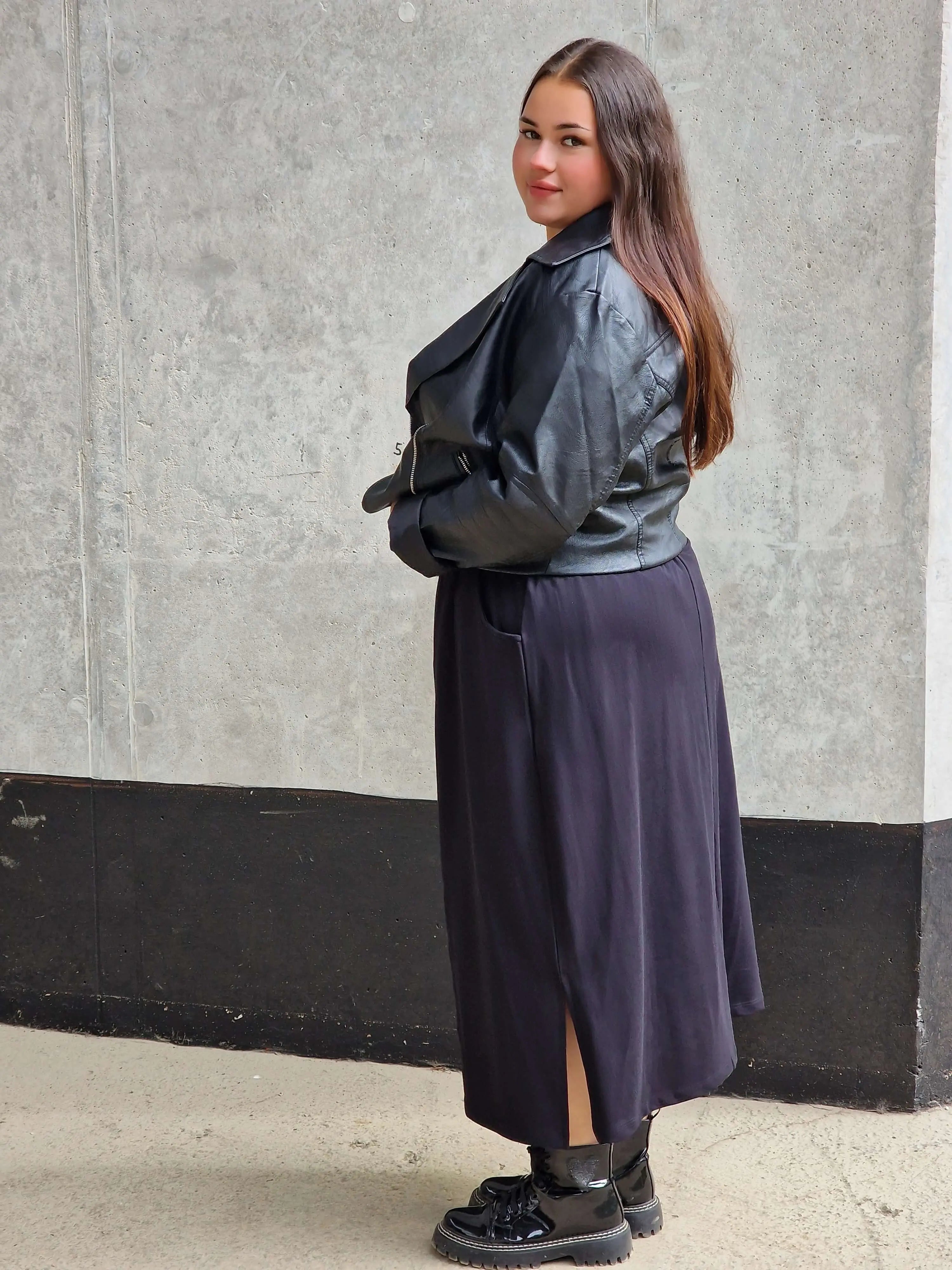 Spódnica midi plus size z kieszeniami – stylowa, wygodna i kobieca Stylowa XL