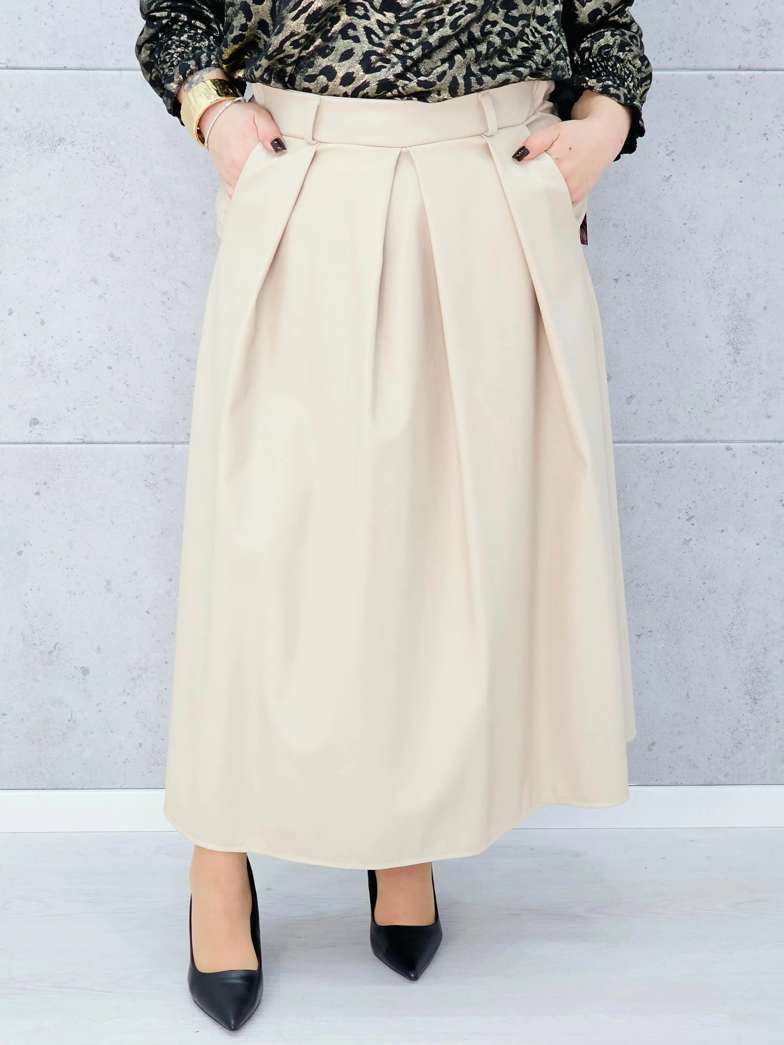 Spódnica z eko skóry plus size – elegancja i nowoczesny styl | Stylowa XL Stylowa XL