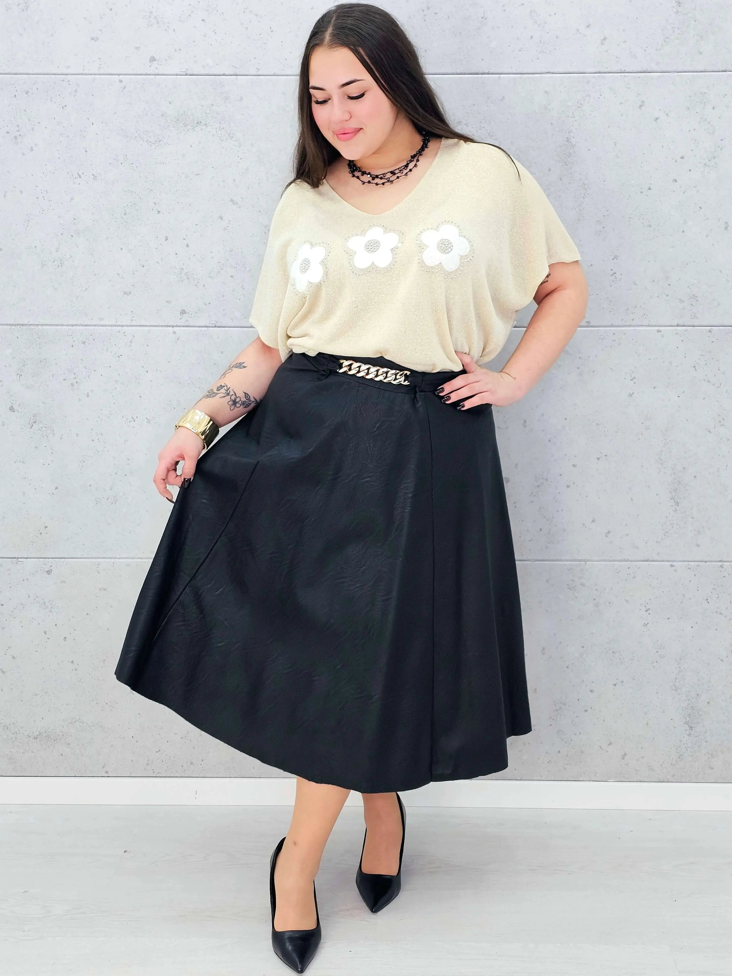 Spódnica z ekoskóry z ozdobnym łańcuchem – elegancja w wersji plus size Stylowa XL