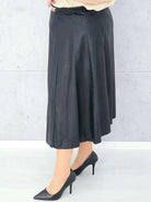 Spódnica z ekoskóry z ozdobnym łańcuchem – elegancja w wersji plus size Stylowa XL