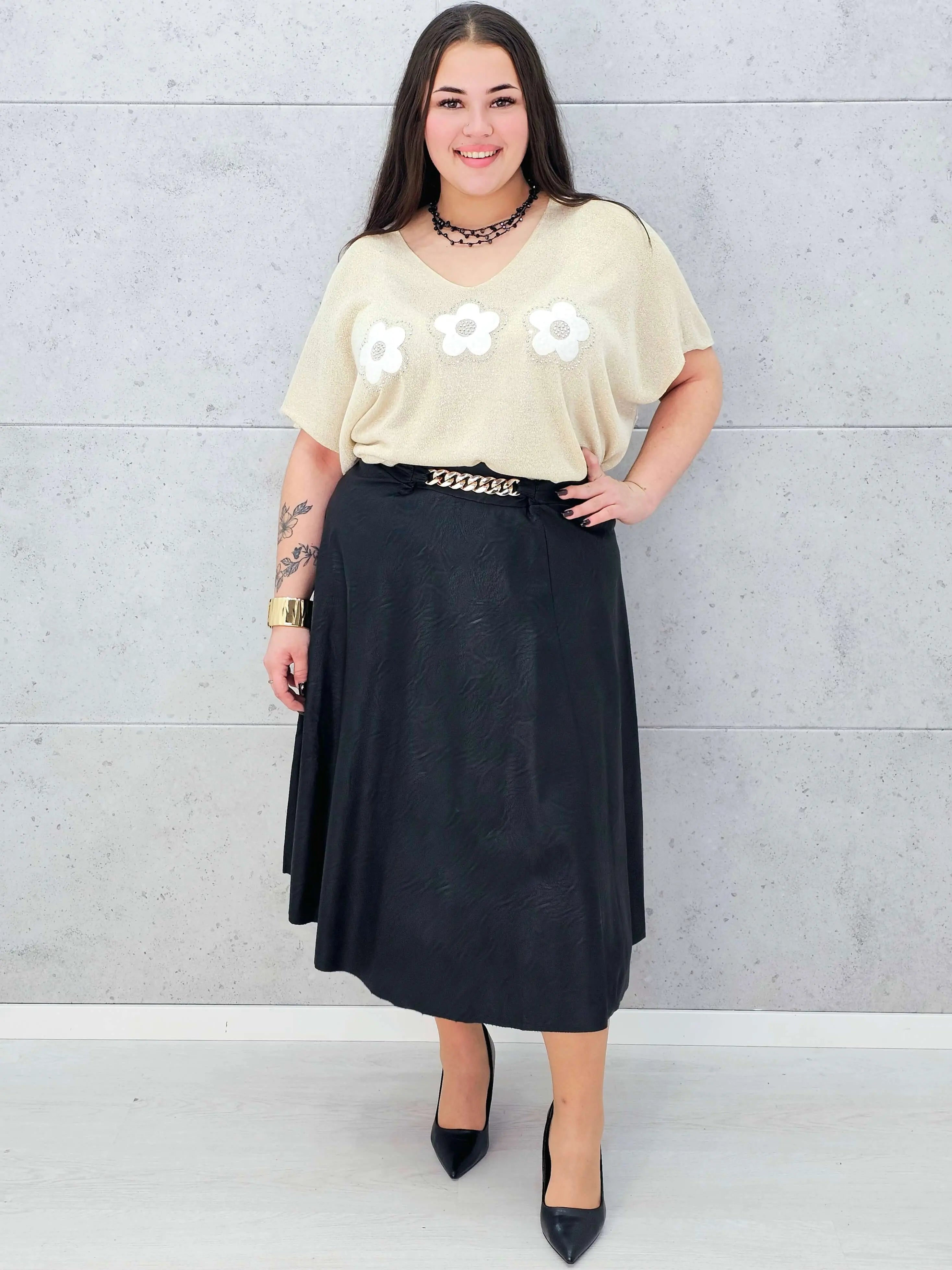 Spódnica z ekoskóry z ozdobnym łańcuchem – elegancja w wersji plus size Stylowa XL