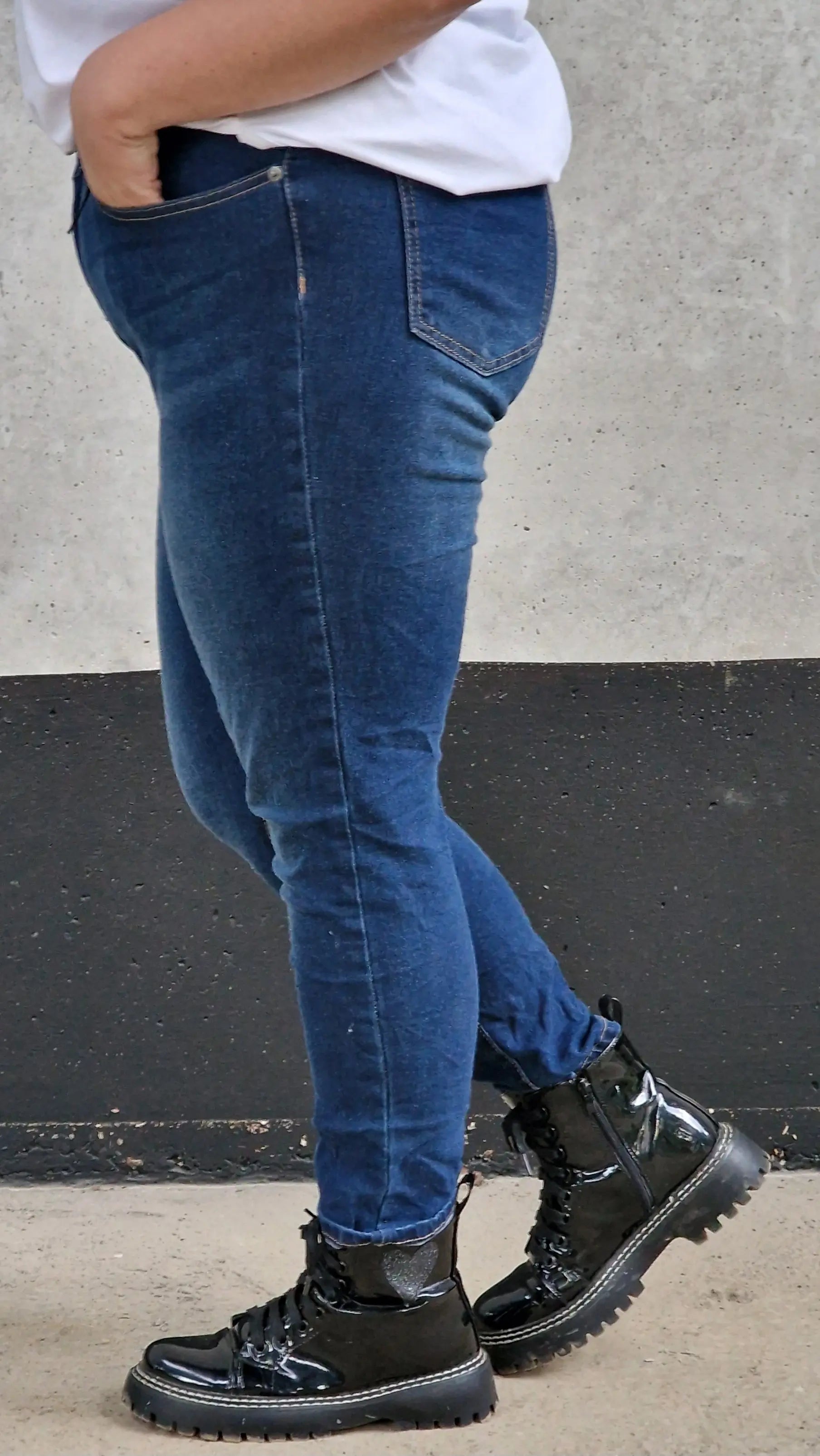 Spodnie Jeansy slim fit w klasycznym odcieniu denimu Stylowa XL