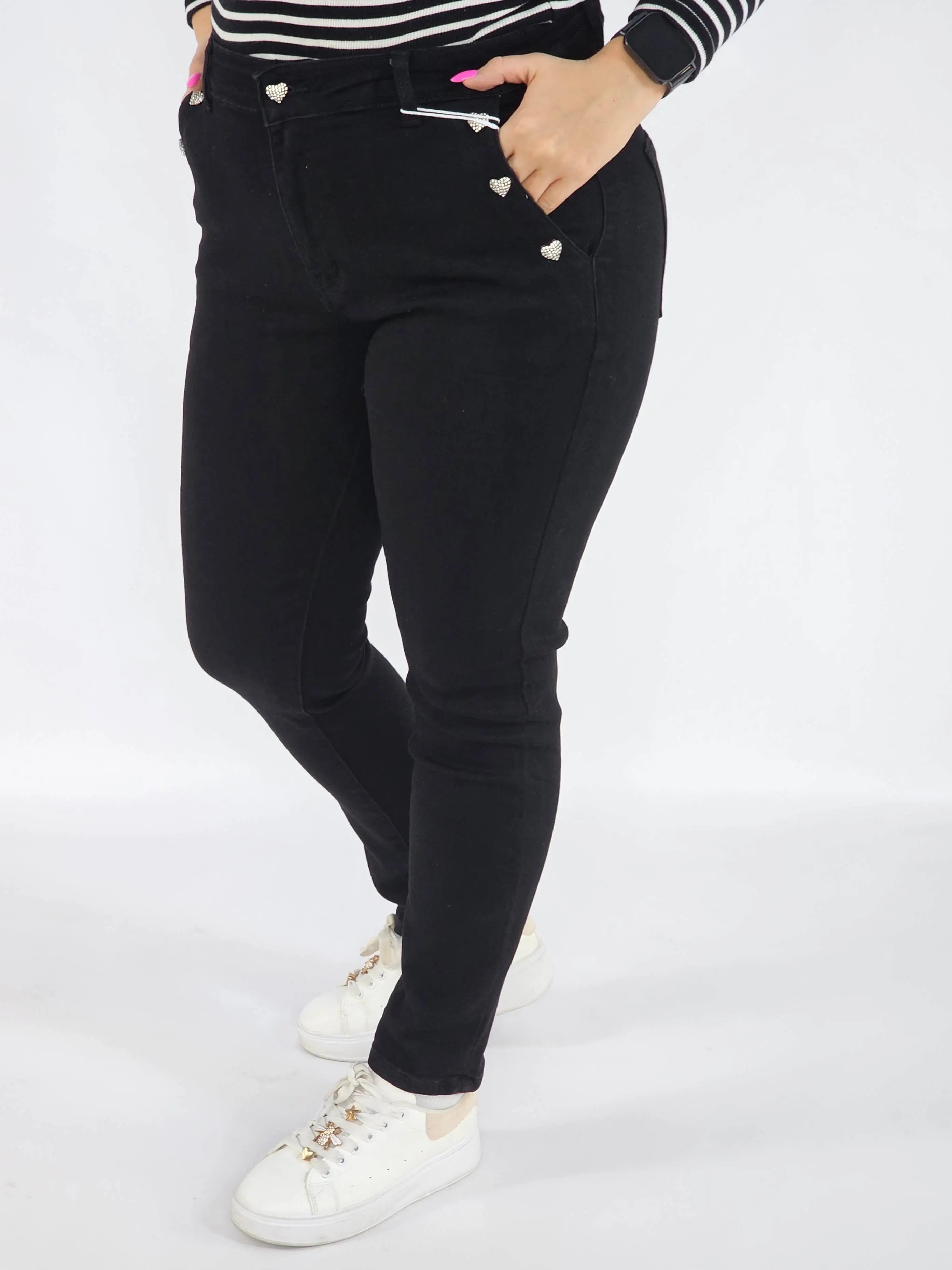 Spodnie Plus Size Czarne Jeansy z Ozdobnymi Serduszkami – Modne i Wygodne XXL Stylowa XL