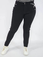 Spodnie Plus Size Czarne Jeansy z Ozdobnymi Serduszkami – Modne i Wygodne XXL Stylowa XL