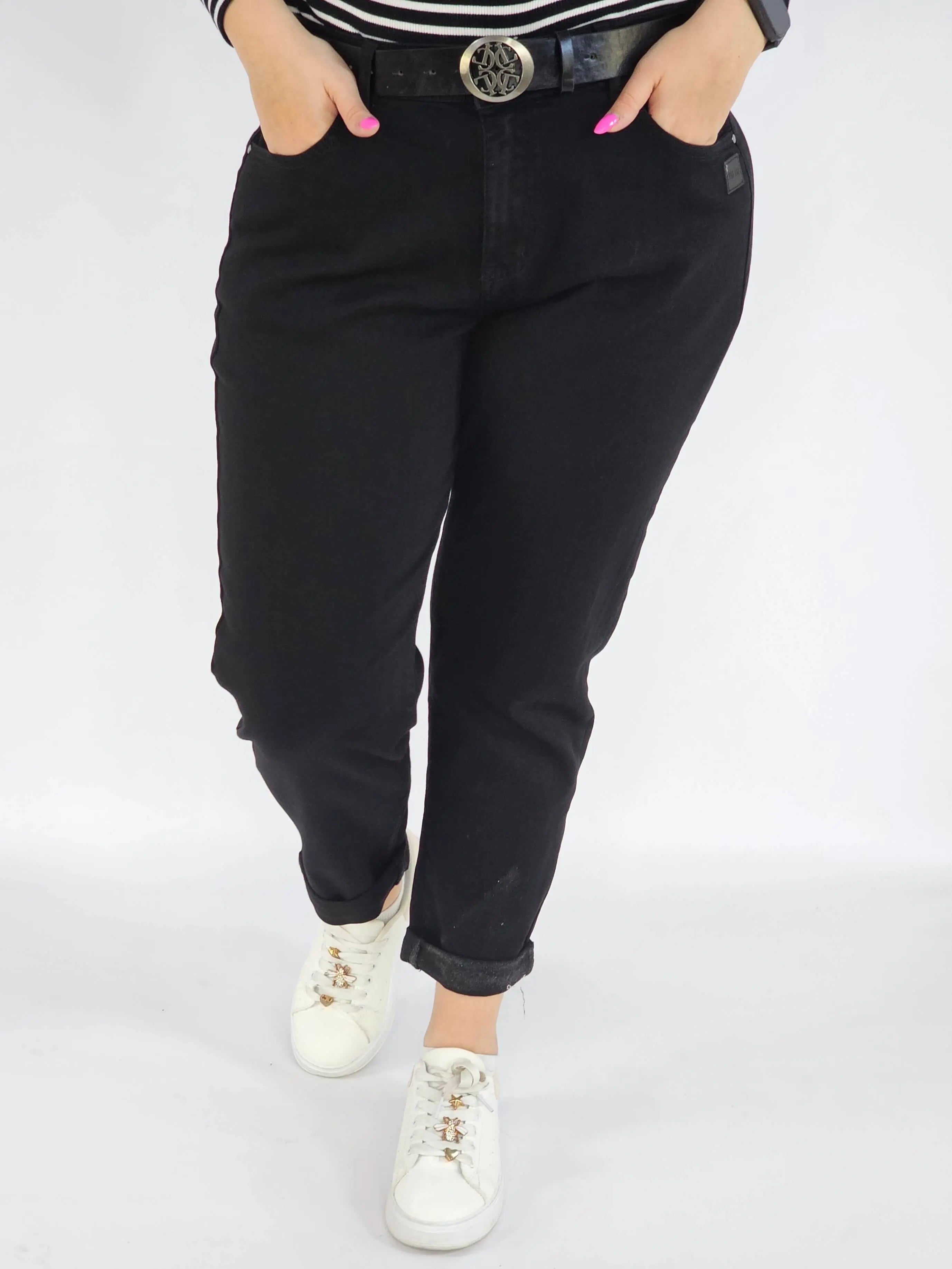 Spodnie Plus Size Czarne Jeansy z Paskiem – Klasyczne i Wyszczuplające XXL Stylowa XL