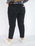 Spodnie Plus Size Czarne Jeansy z Paskiem – Klasyczne i Wyszczuplające XXL Stylowa XL
