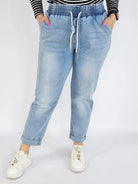 Spodnie Plus Size Jasne Jeansy z Gumką w Pasie – Wygodne i Modne XXL Stylowa XL
