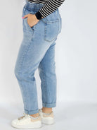 Spodnie Plus Size Jasne Jeansy z Gumką w Pasie – Wygodne i Modne XXL Stylowa XL