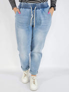 Spodnie Plus Size Jasne Jeansy z Gumką w Pasie – Wygodne i Modne XXL Stylowa XL