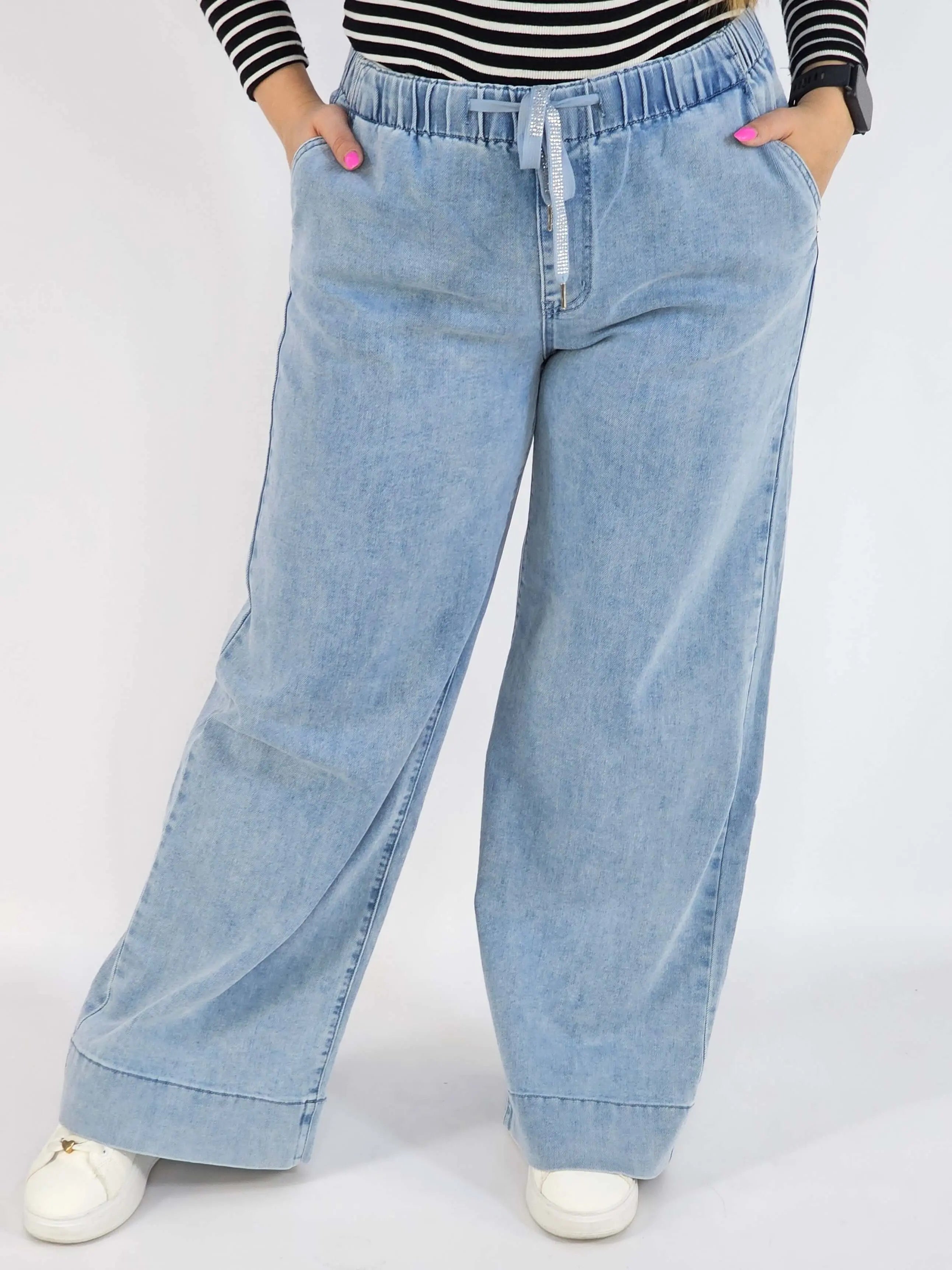 Spodnie Plus Size Jasne Jeansy z Gumką w Pasie – Wygodne i Stylowe XXL Stylowa XL