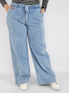 Spodnie Plus Size Jasne Jeansy z Gumką w Pasie – Wygodne i Stylowe XXL Stylowa XL