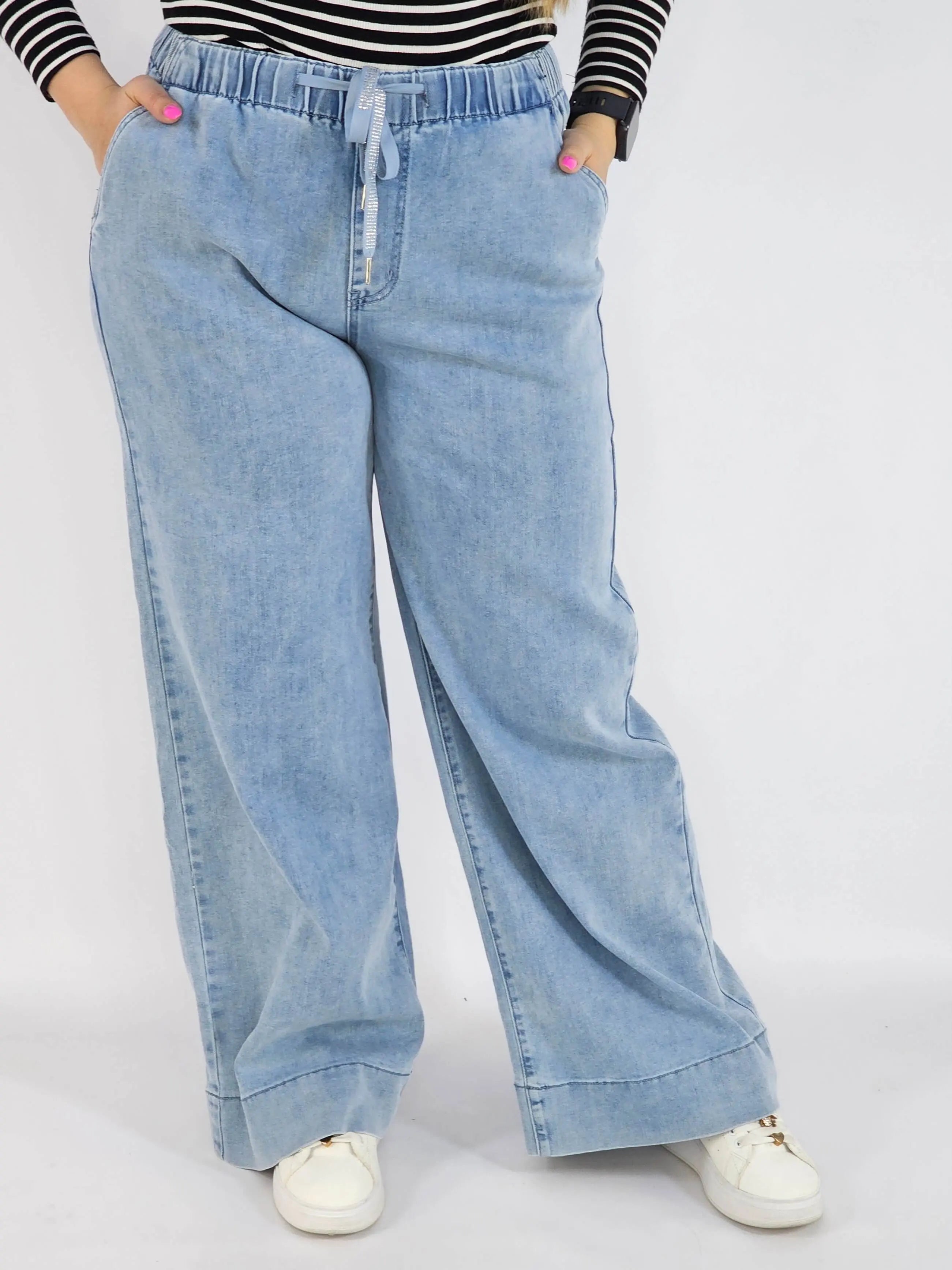 Spodnie Plus Size Jasne Jeansy z Gumką w Pasie – Wygodne i Stylowe XXL Stylowa XL