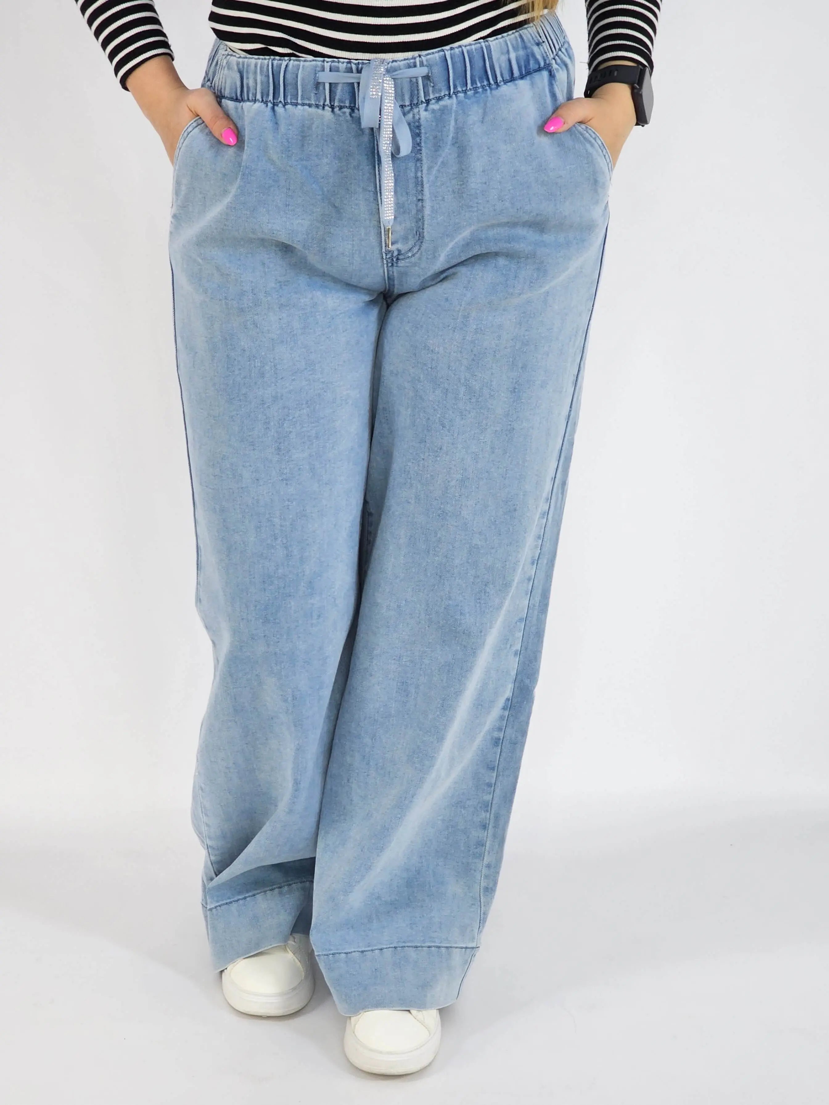 Spodnie Plus Size Jasne Jeansy z Gumką w Pasie – Wygodne i Stylowe XXL Stylowa XL