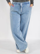 Spodnie Plus Size Jasne Jeansy z Gumką w Pasie – Wygodne i Stylowe XXL Stylowa XL