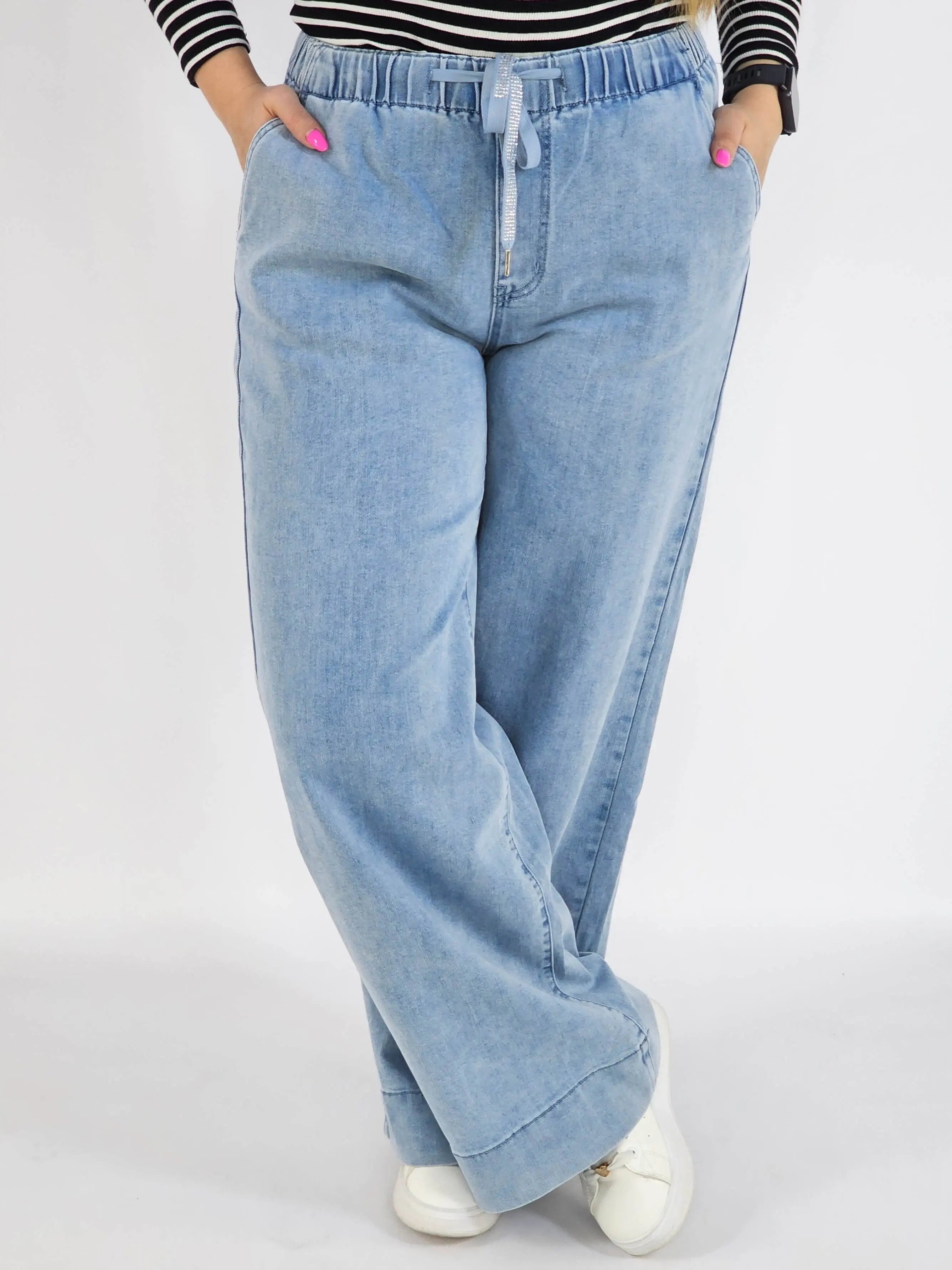 Spodnie Plus Size Jasne Jeansy z Gumką w Pasie – Wygodne i Stylowe XXL Stylowa XL